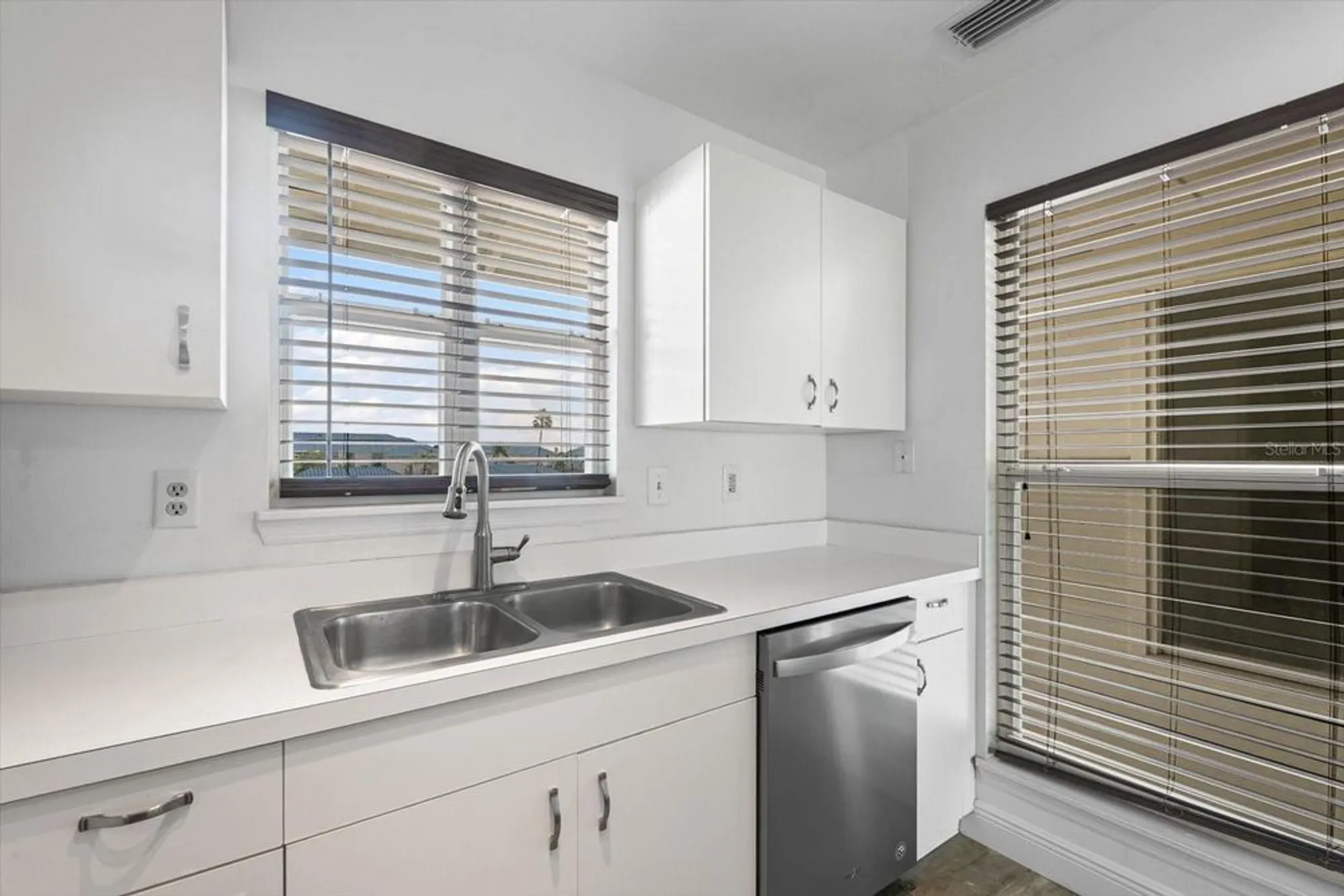 Property Slideshow image 10 of 65 | 970 sandpiper cir # 970, Bradenton, FL, 34209