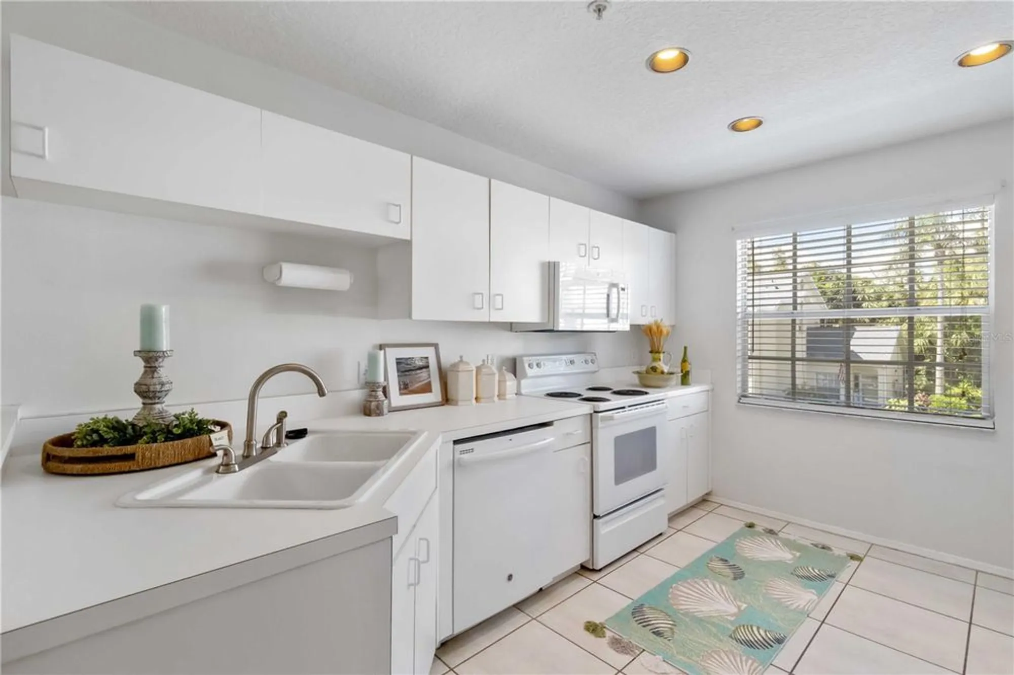 Property Slideshow image 13 of 45 | 5507 fair oaks st # 3-c, Bradenton, FL, 34203