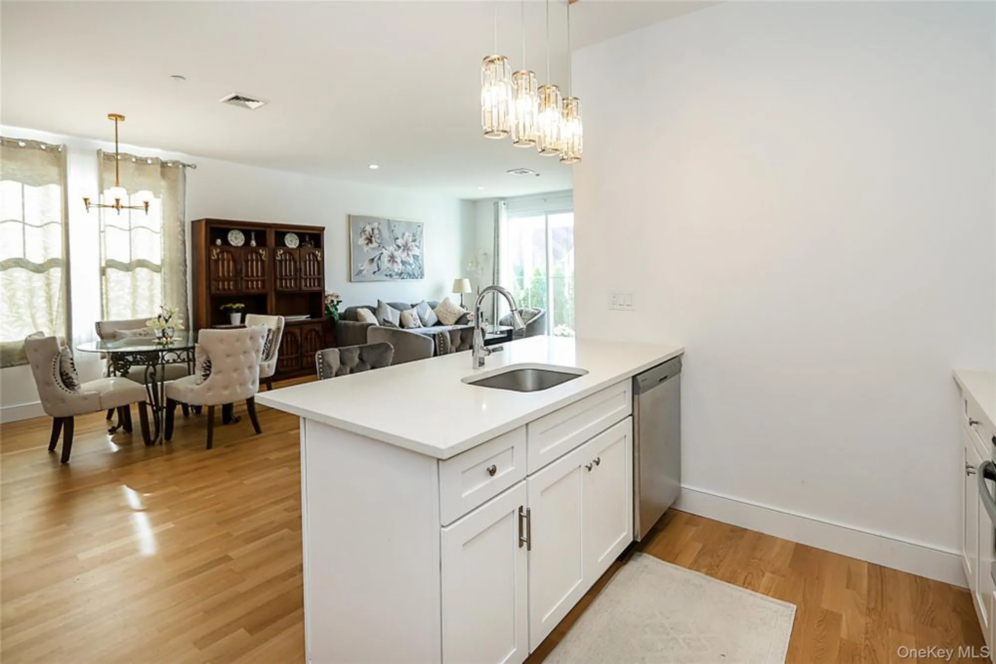 Property Slideshow image 14 of 29 | 209 breton way, Glen Cove, NY, 11542