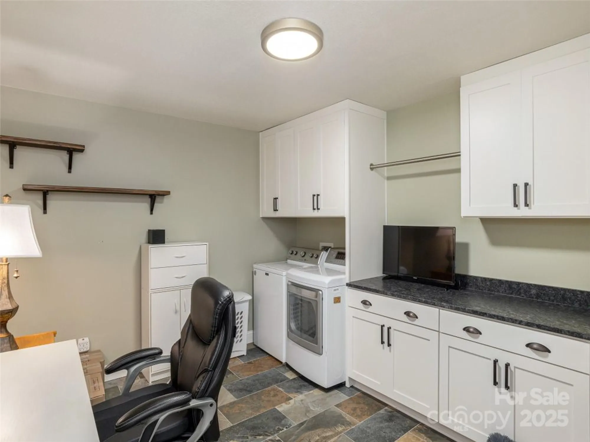 Property Slideshow image 36 of 48 | 210 black oak ln, Hendersonville, NC, 28791