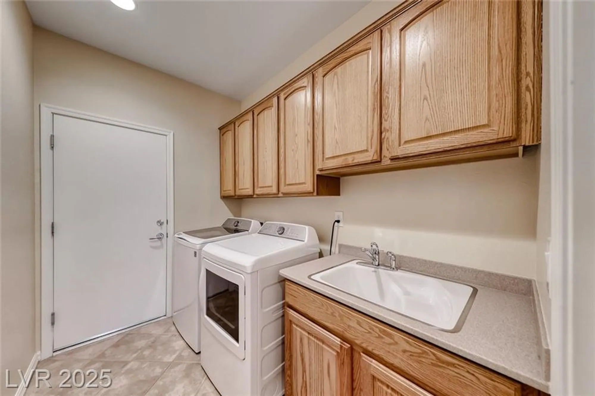 Property Slideshow image 34 of 56 | 2218 sandstone cliffs dr, Henderson, NV, 89044