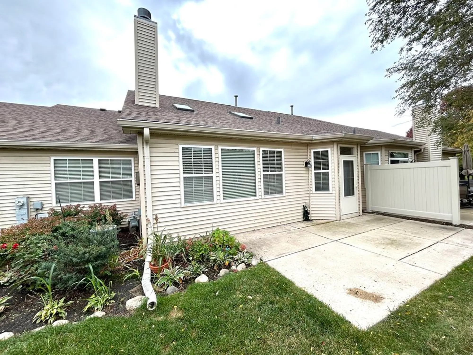 Property Slideshow image 19 of 22 | 21253 legion lake ct, Crest Hill, IL, 60403