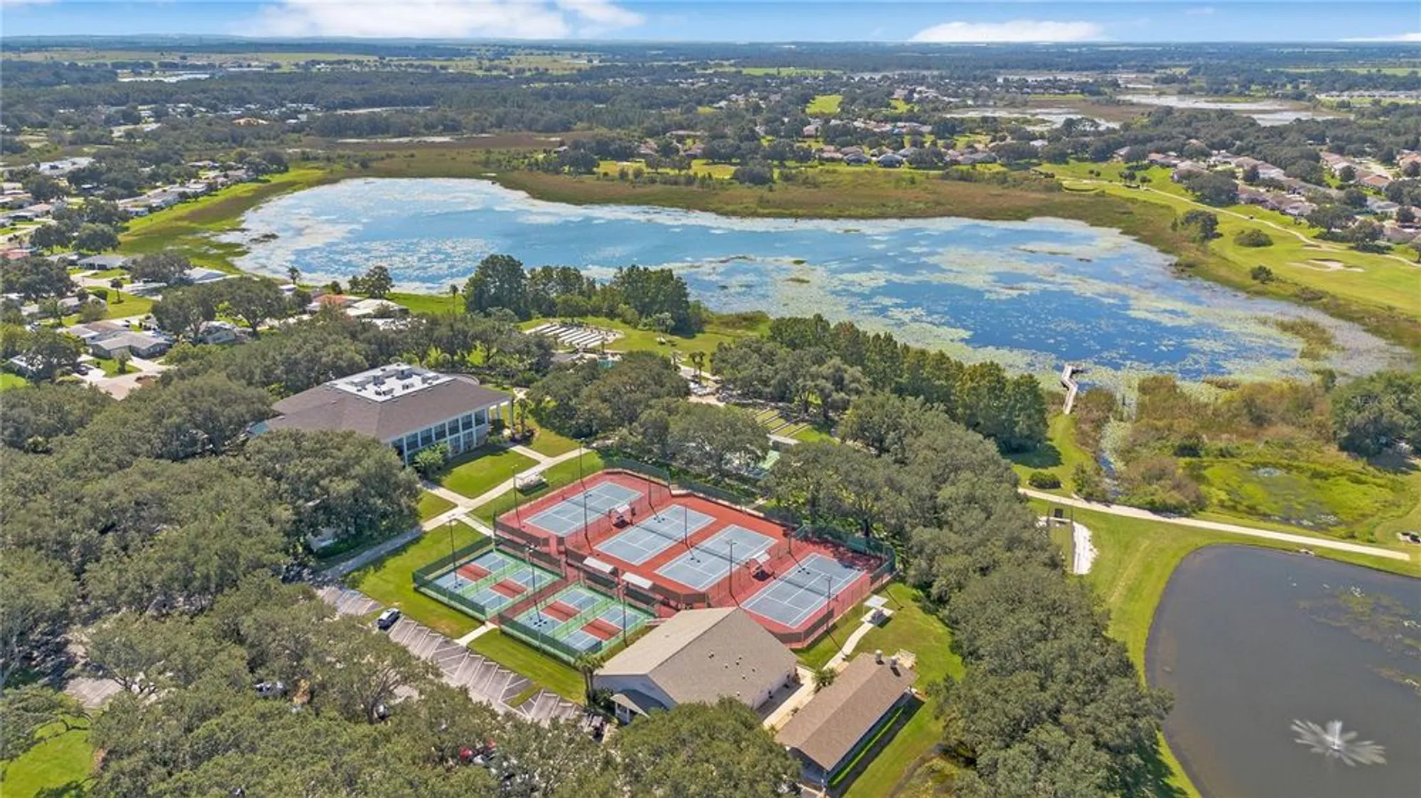 Property Slideshow image 34 of 39 | 25036 cranes roost cir, Leesburg, FL, 34748