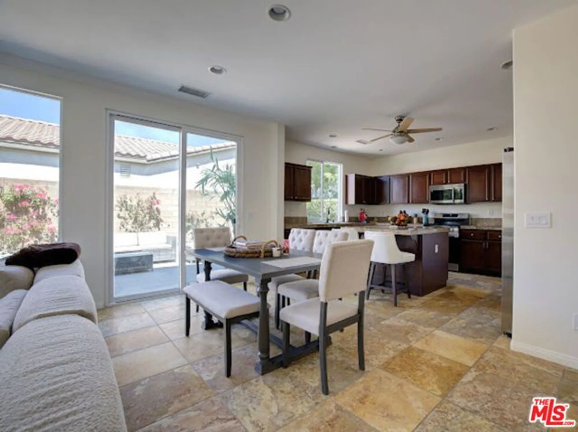 Property Slideshow image 12 of 38 | 81634 desert willow dr, La Quinta, CA, 92253