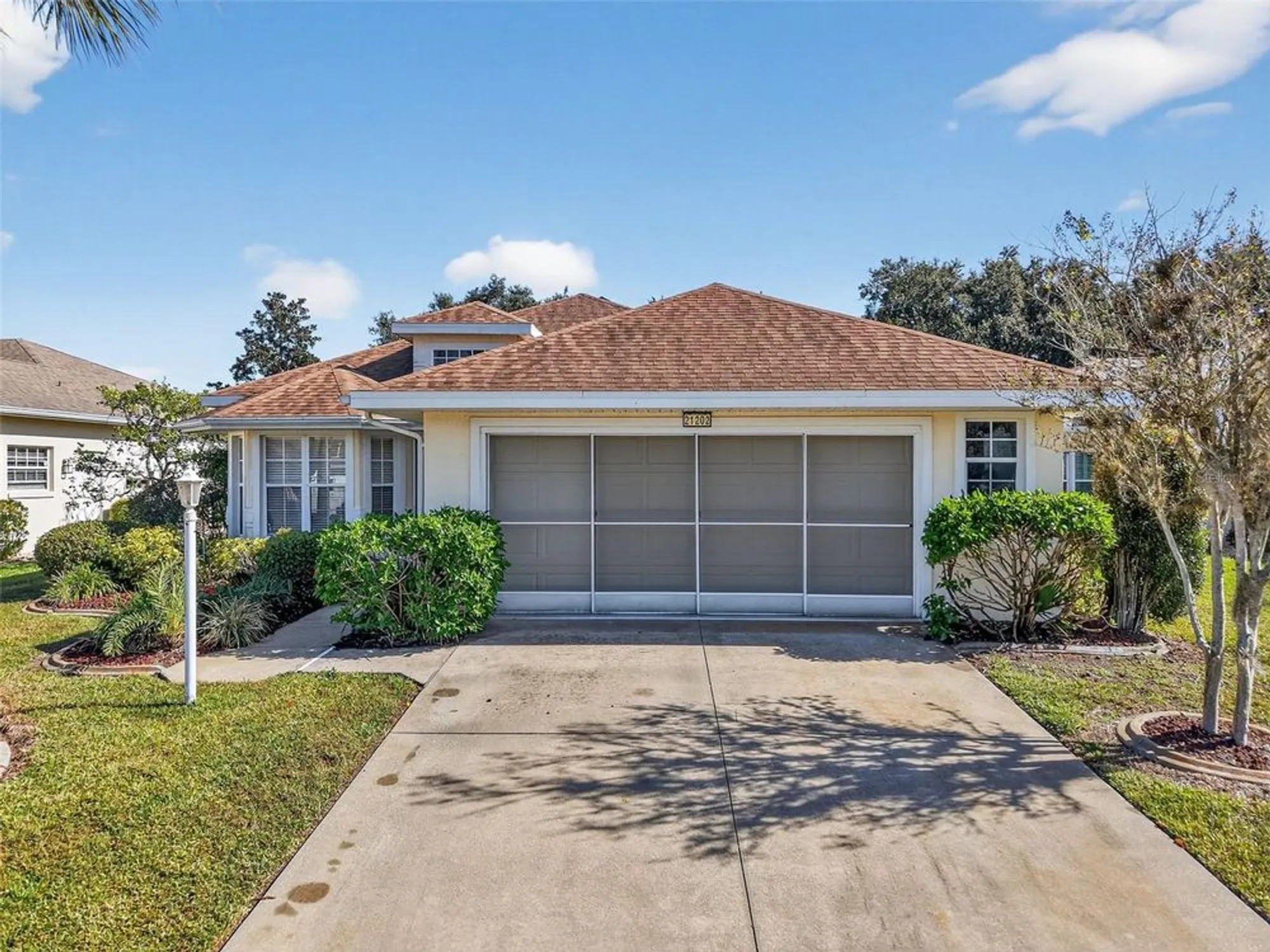 Property Slideshow image 1 of 66 | 21202 braveheart dr, Leesburg, FL, 34748