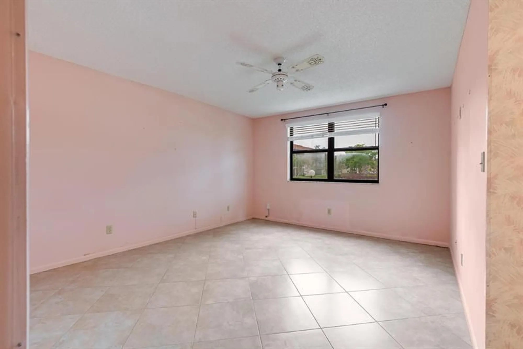 Property Slideshow image 9 of 32 | 4955 e sabal palm blvd 104, Tamarac, FL, 33319