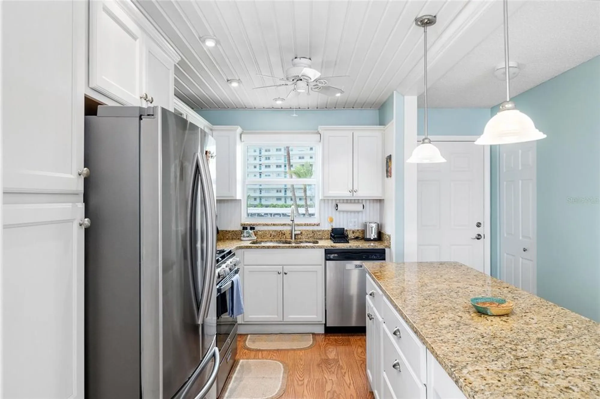 Property Slideshow image 5 of 39 | 6075 shore blvd 215, Gulfport, FL, 33707