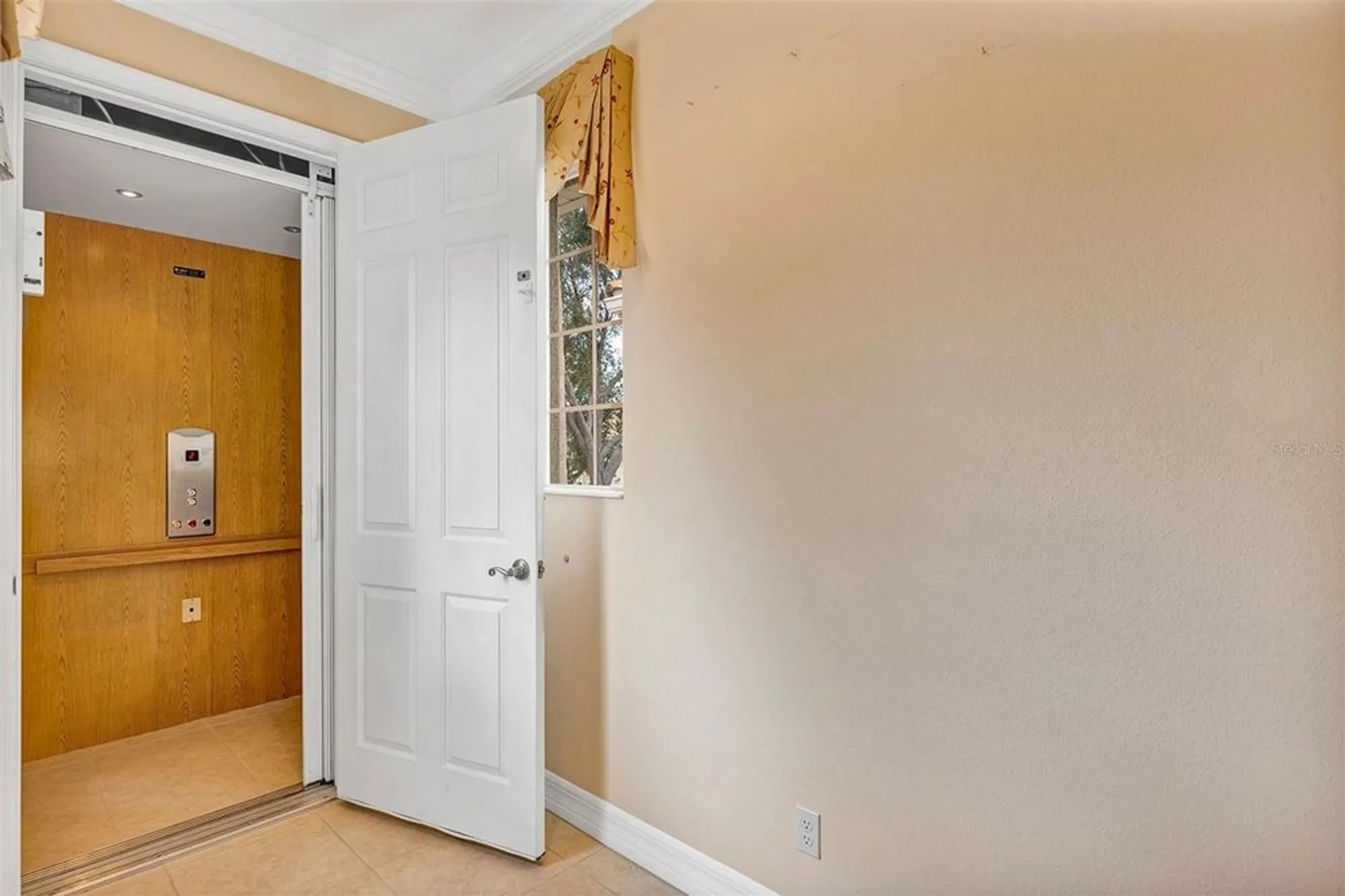 Property Slideshow image 6 of 48 | 1420 emerald dunes dr # 7, Sun City Center, FL, 33573