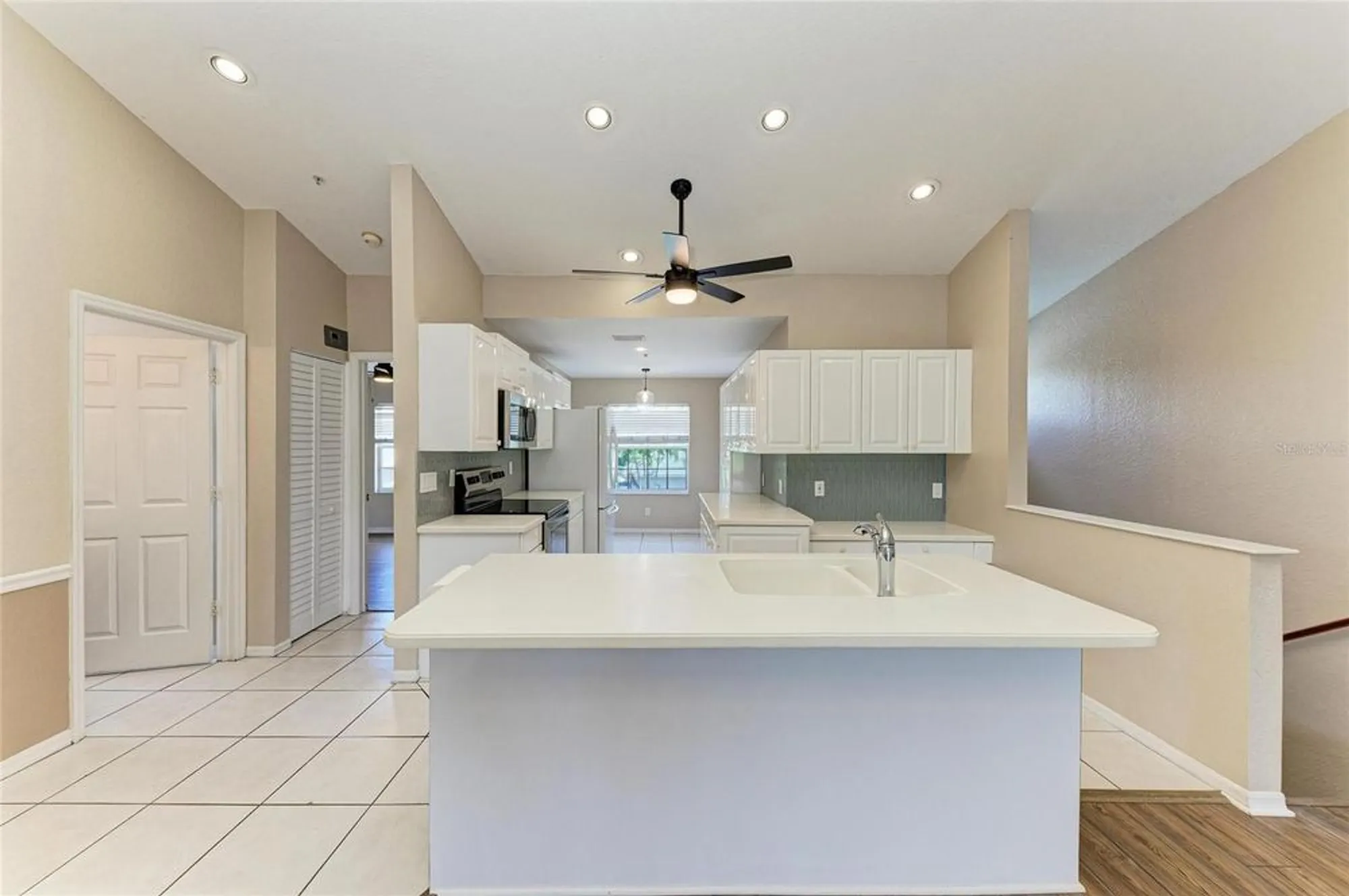 Property Slideshow image 15 of 51 | 6618 pineview ter # 6618, Bradenton, FL, 34203