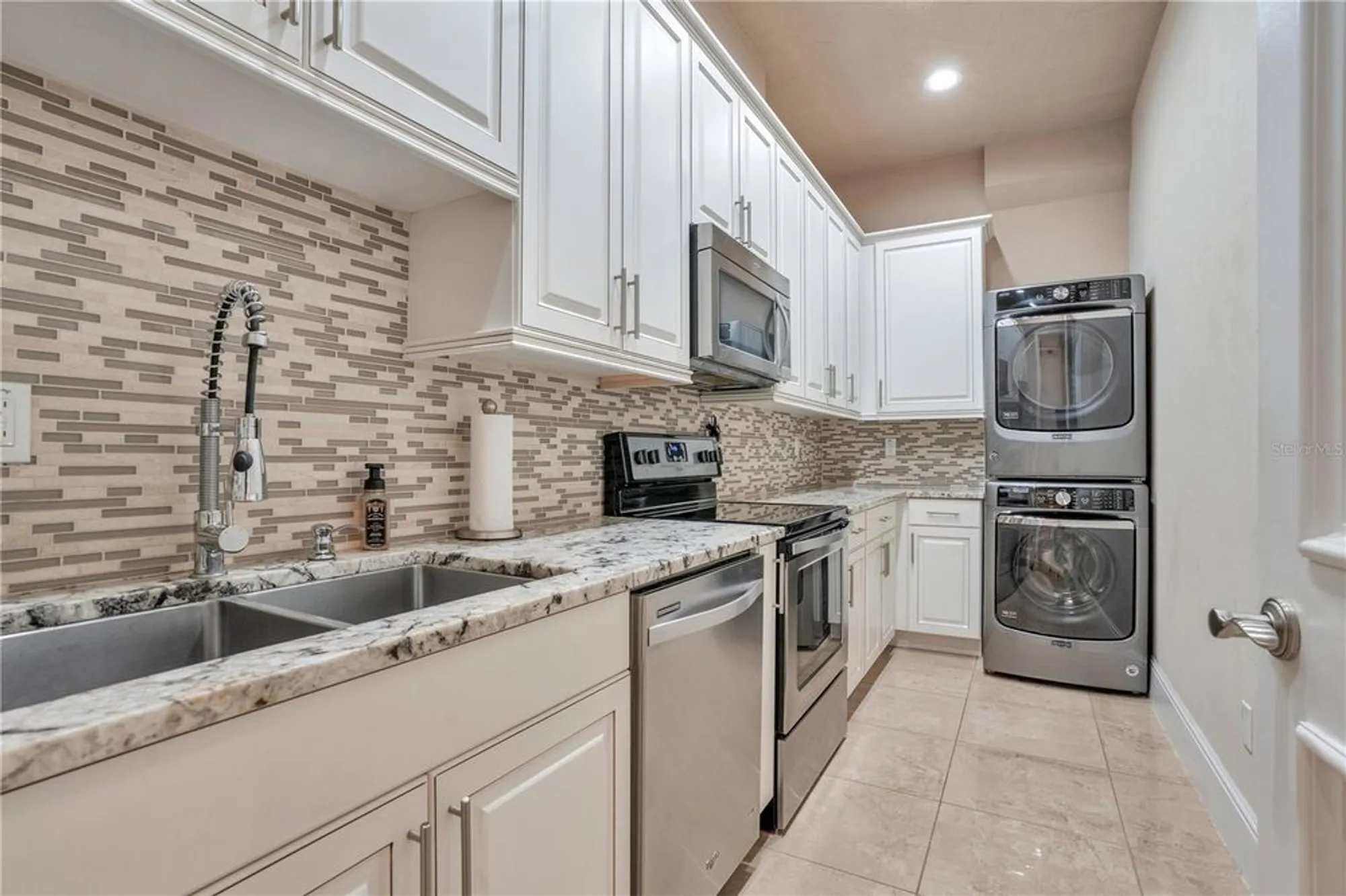 Property Slideshow image 16 of 71 | 1117 oxbridge ln, Ormond Beach, FL, 32174