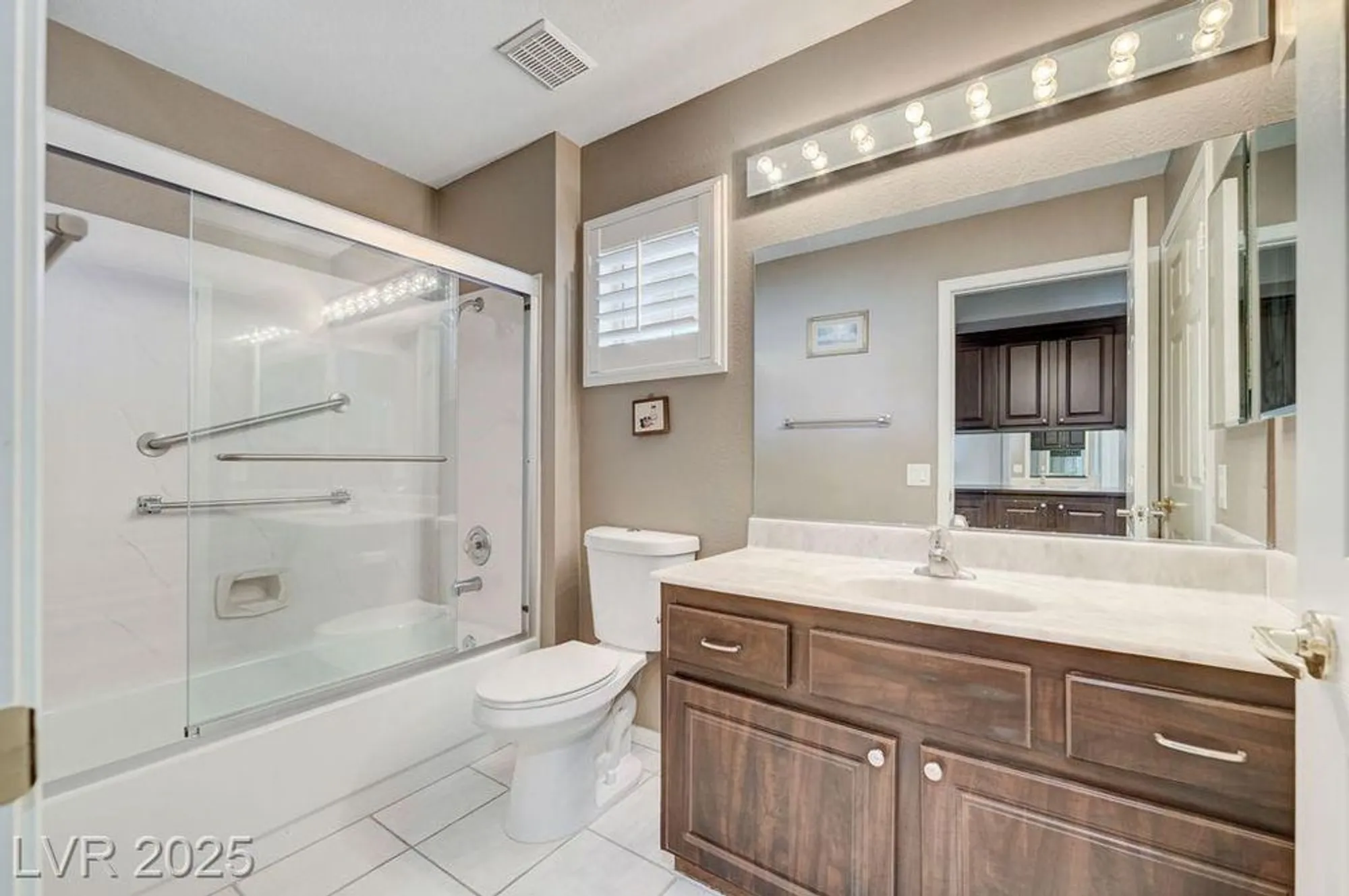 Property Slideshow image 16 of 40 | 3016 cradle mountain dr, Las Vegas, NV, 89134