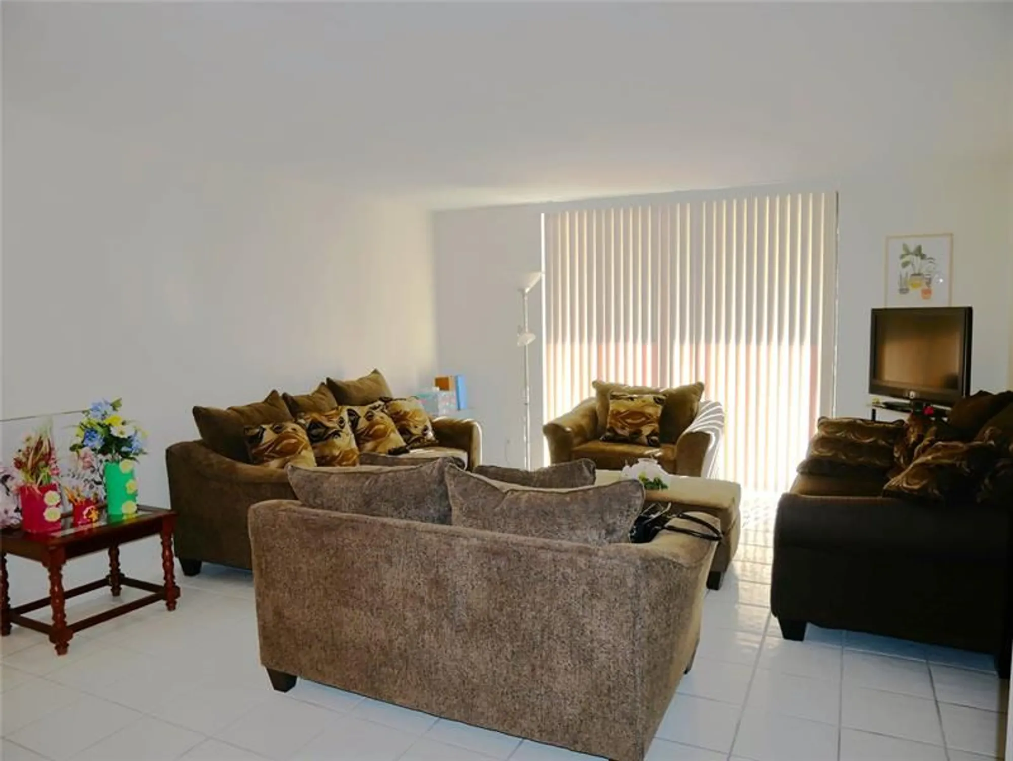 Property Slideshow image 6 of 15 | 3485 environ blvd apt 409, Lauderhill, FL, 33319