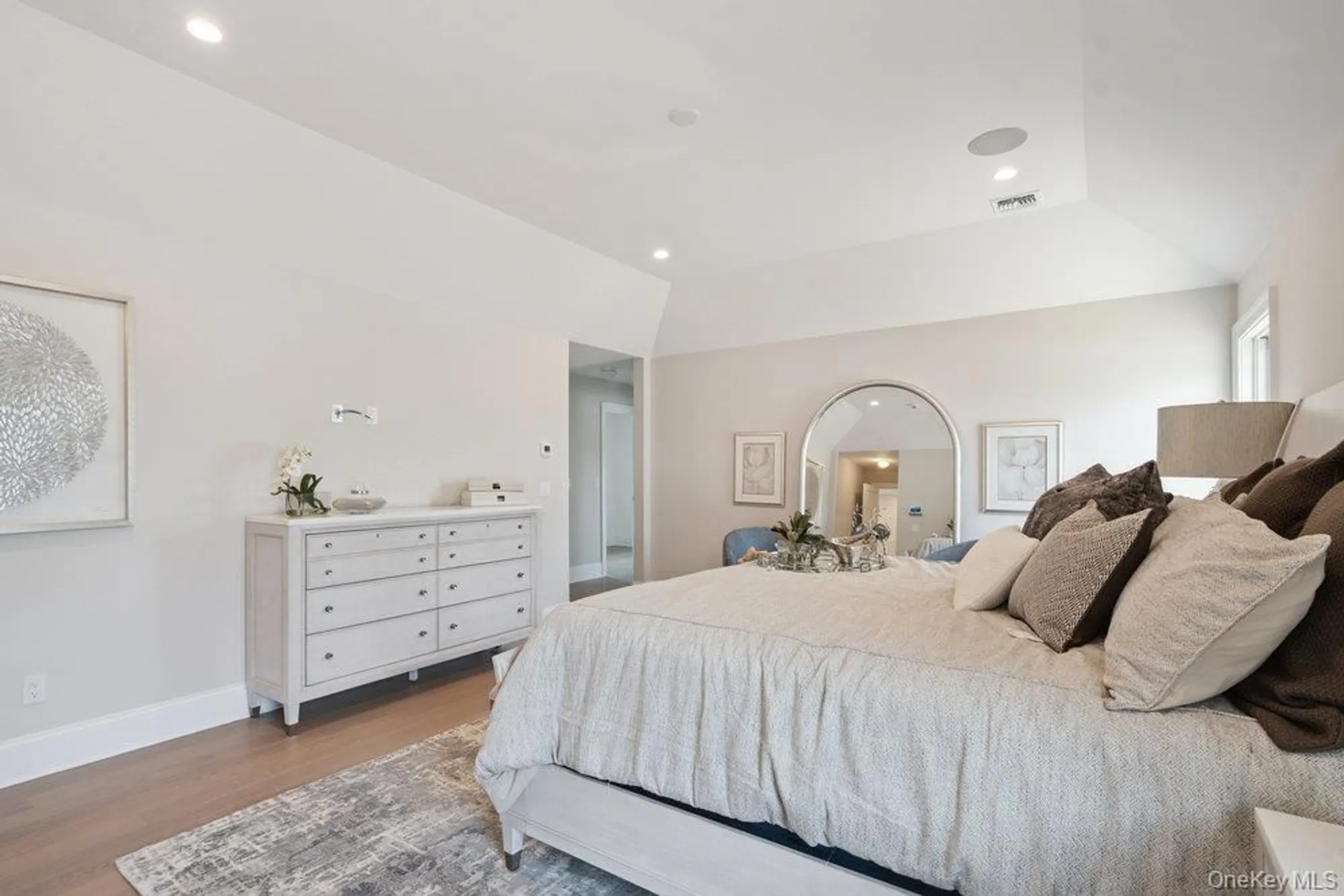 Property Slideshow image 25 of 46 | 46 plainview rd, Woodbury, NY, 11797