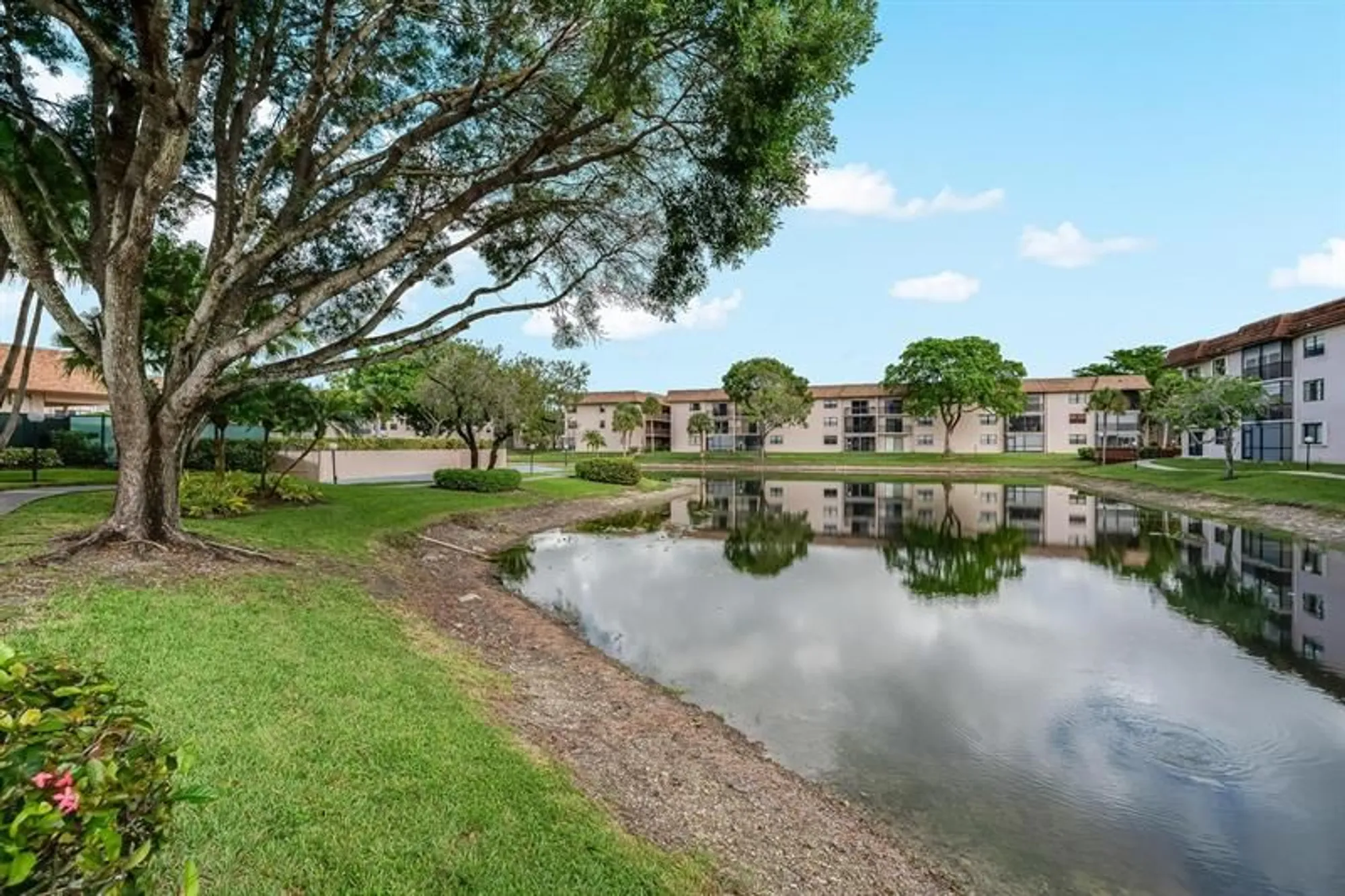 Property Slideshow image 19 of 32 | 4955 e sabal palm blvd 104, Tamarac, FL, 33319