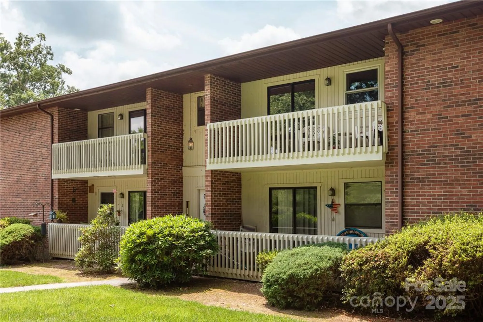 Property Slideshow image 22 of 25 | 103 oakwood pl apt 4, Hendersonville, NC, 28792