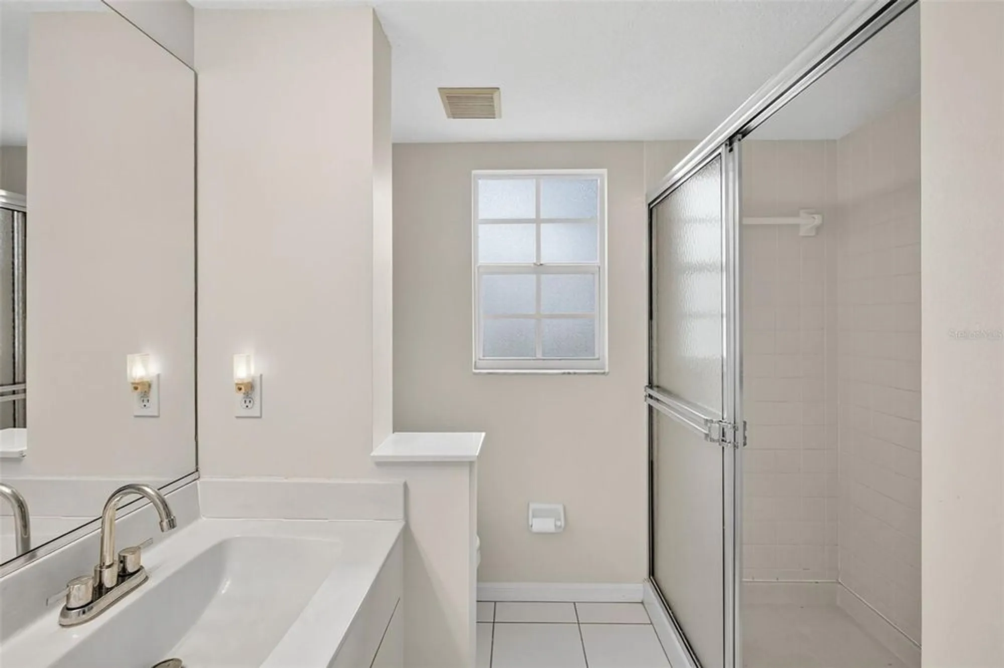 Property Slideshow image 21 of 40 | 813 montrose dr 104, Venice, FL, 34293