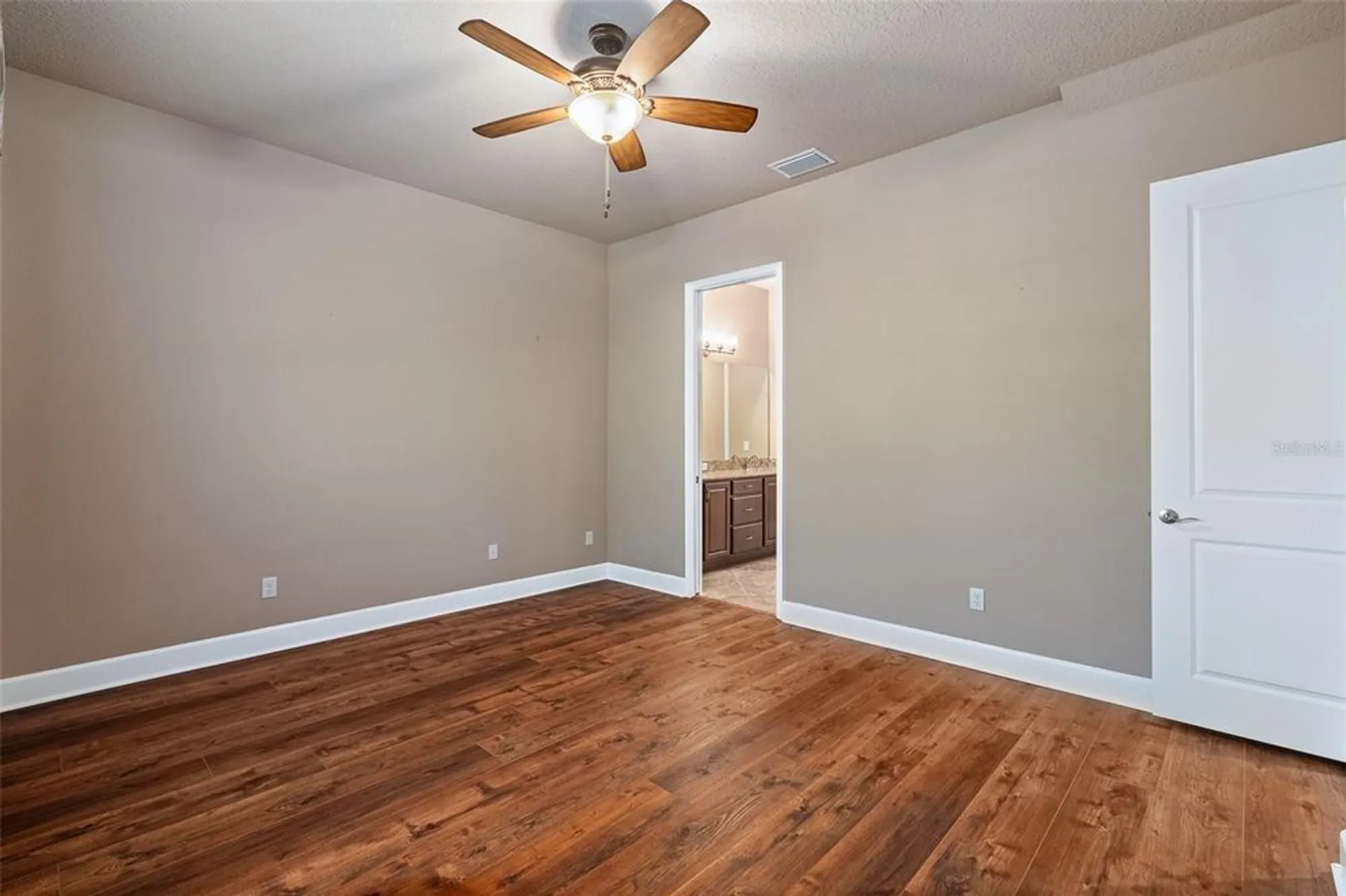 Property Slideshow image 25 of 62 | 829 pinewood dr, Ormond Beach, FL, 32174