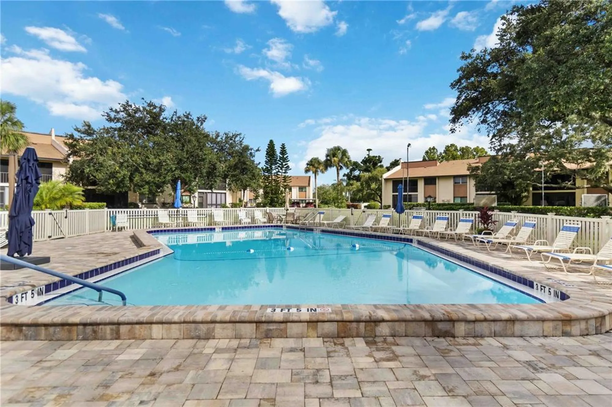 Property Slideshow image 24 of 33 | 2522 clubhouse dr unit 204, Sarasota, FL, 34232