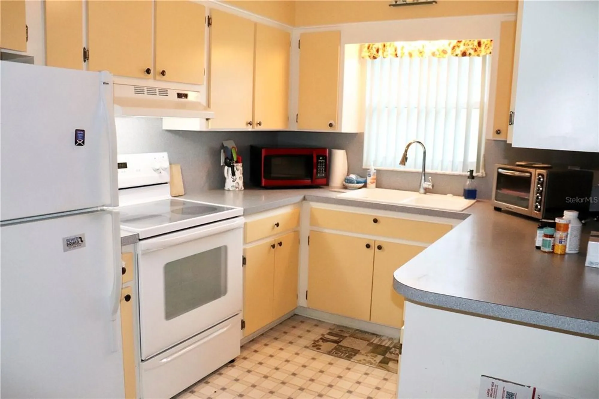 Property Slideshow image 6 of 14 | 6990 versailles n # 6990, Pinellas Park, FL, 33781