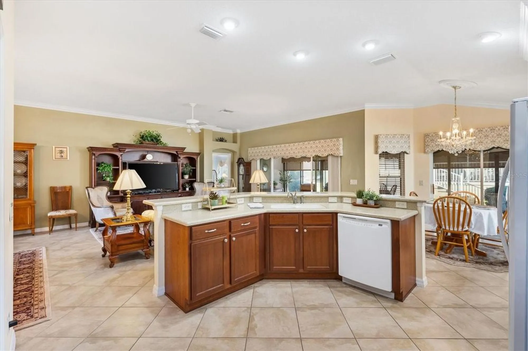 Property Slideshow image 15 of 35 | 933 folkstone way, The Villages, FL, 32162