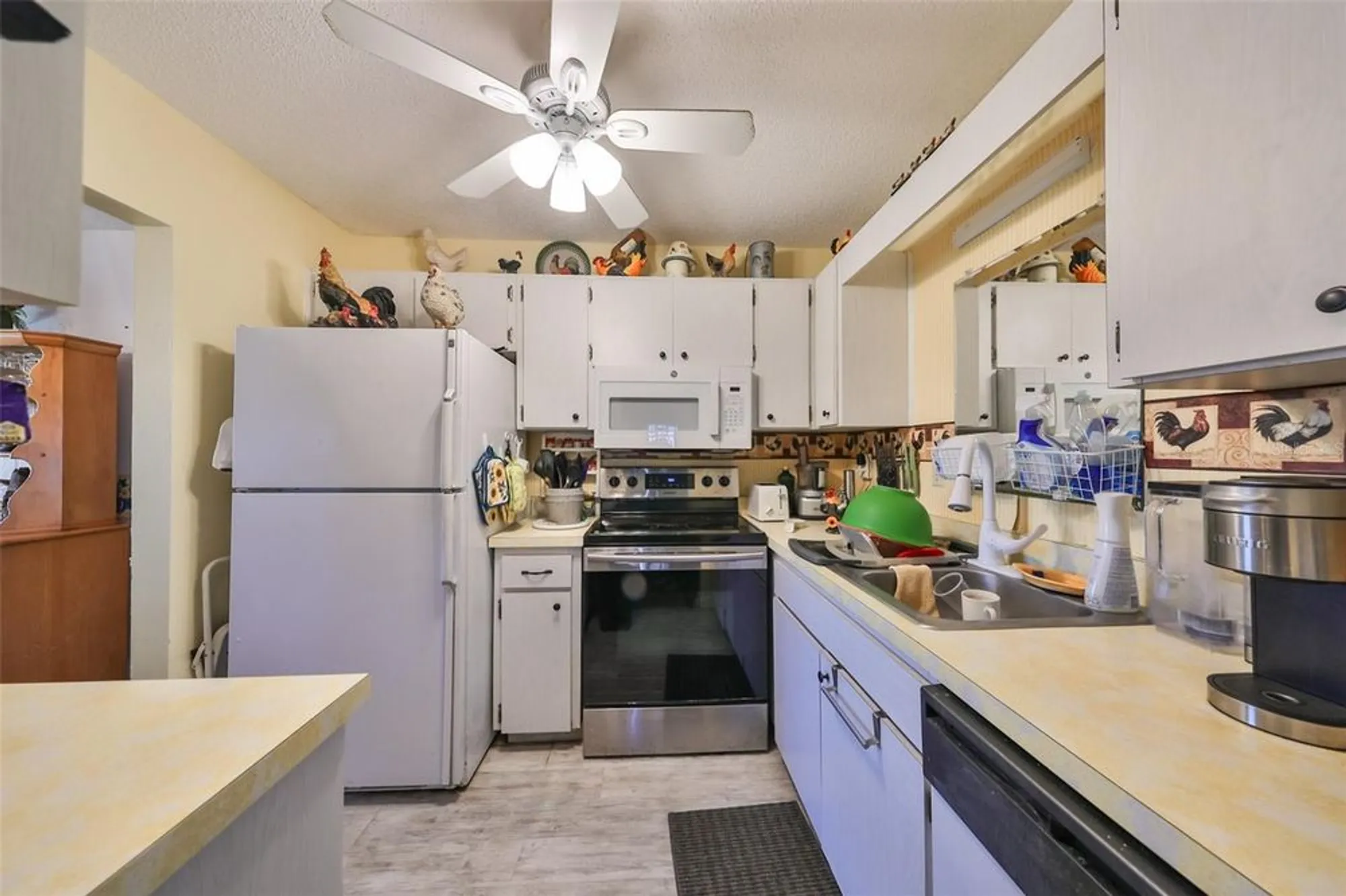 Property Slideshow image 7 of 50 | 1901 canterbury ln 19, Sun City Center, FL, 33573