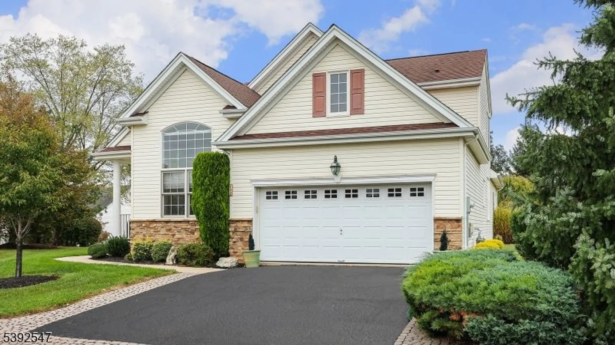 Property Slideshow image 1 of 38 | 13 bray ct, Somerset, NJ, 08873