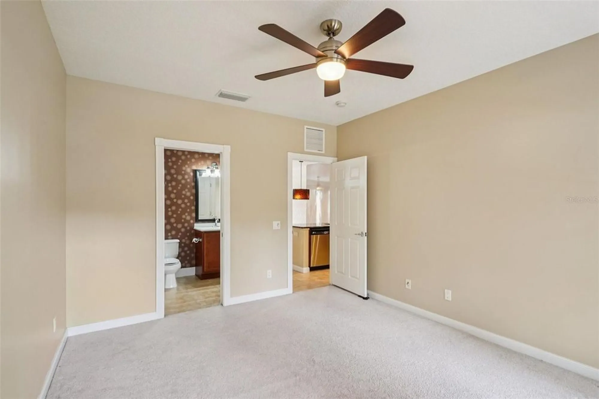 Property Slideshow image 16 of 59 | 8430 leatherleaf ln, Orlando, FL, 32827