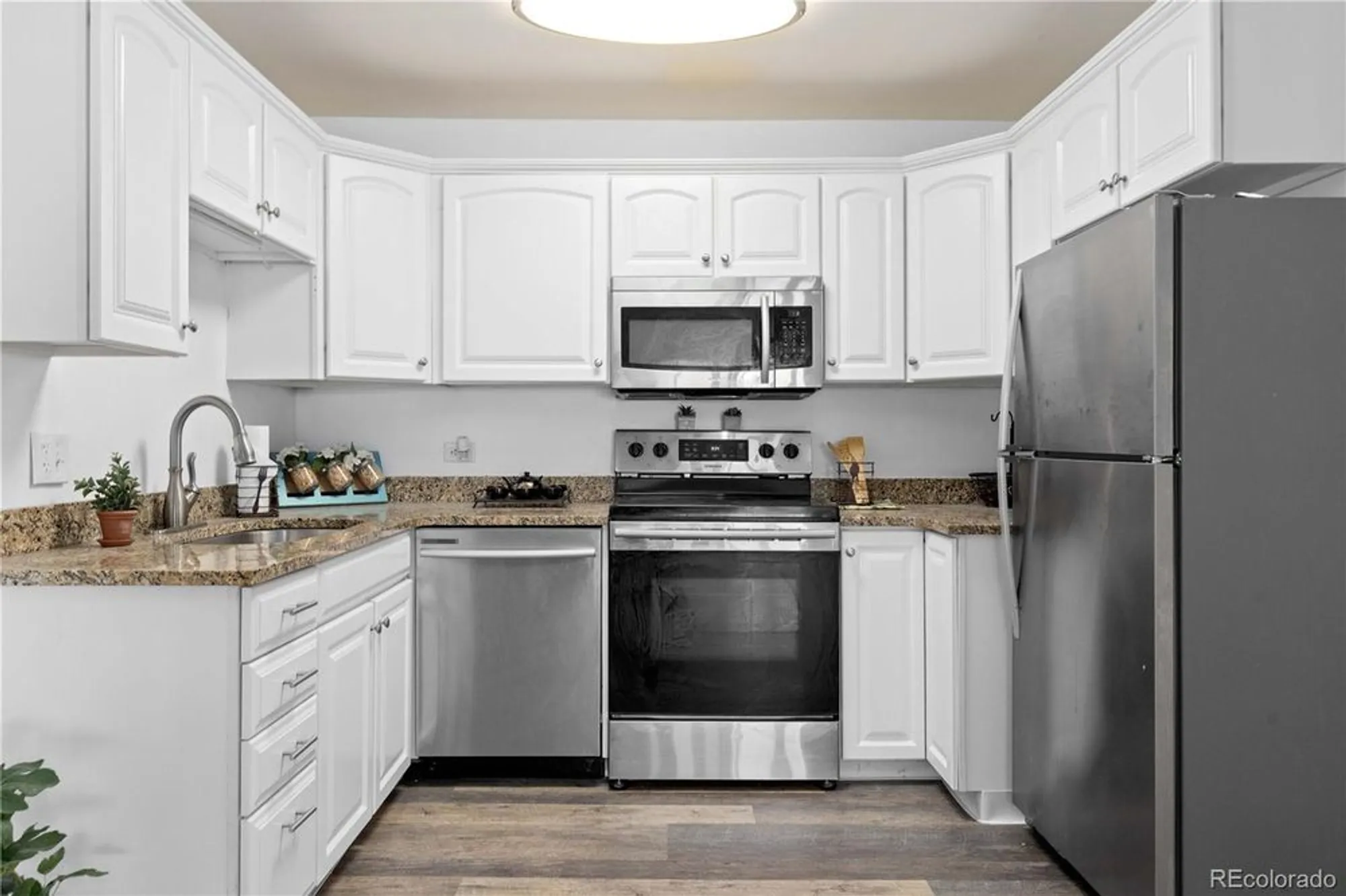 Property Slideshow image 5 of 48 | 755 s alton way 9d, Denver, CO, 80247