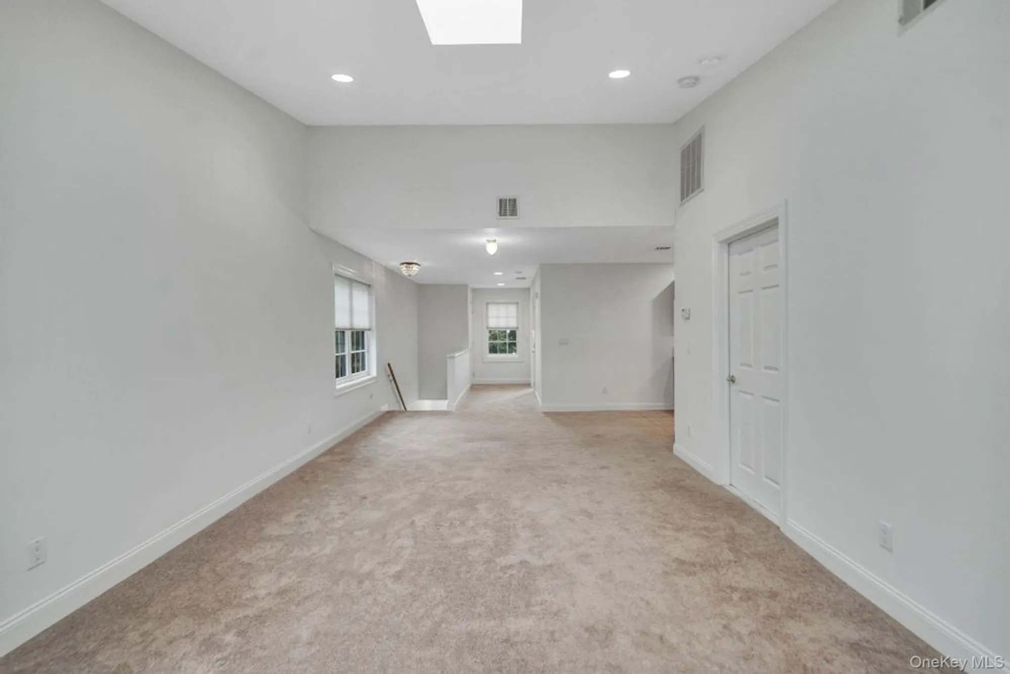 Property Slideshow image 9 of 29 | 1126 savoy dr, Melville, NY, 11747