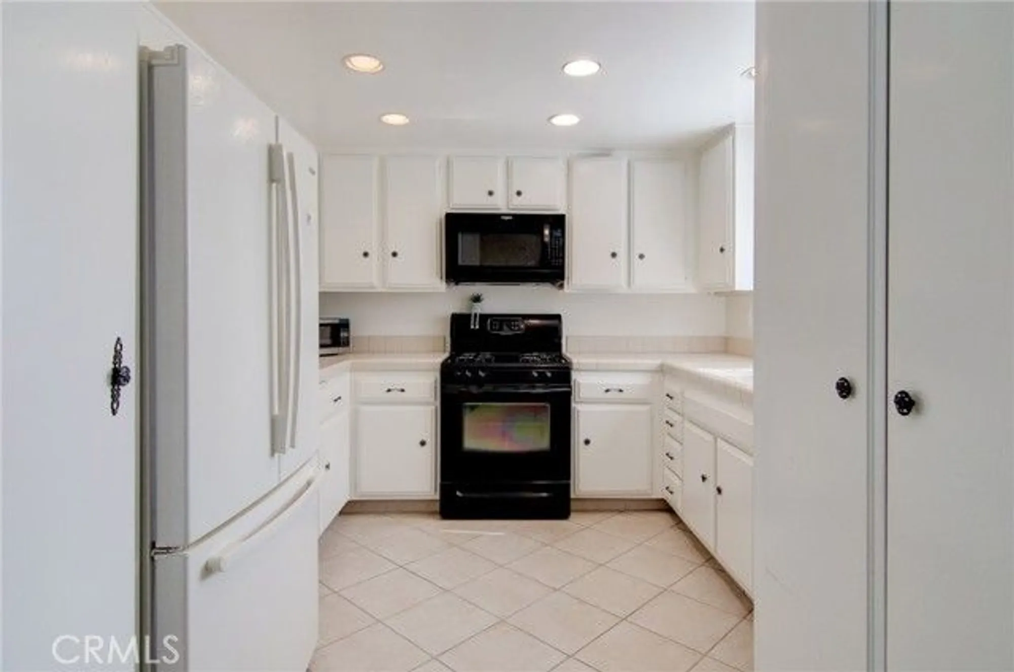 Property Slideshow image 13 of 27 | 8565 larkhall cir 802c, Huntington Beach, CA, 92646