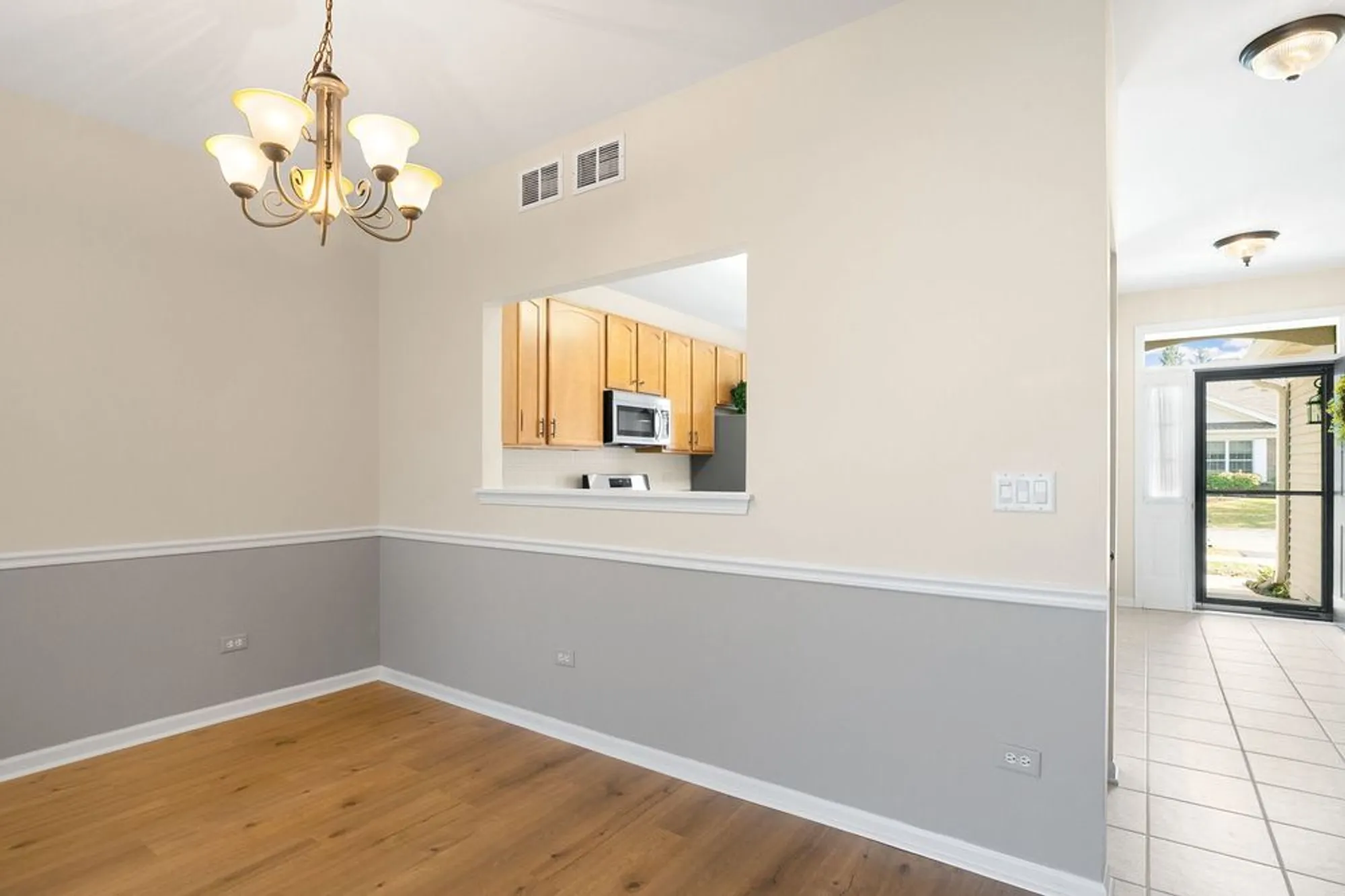 Property Slideshow image 13 of 32 | 272 enfield ln, Grayslake, IL, 60030