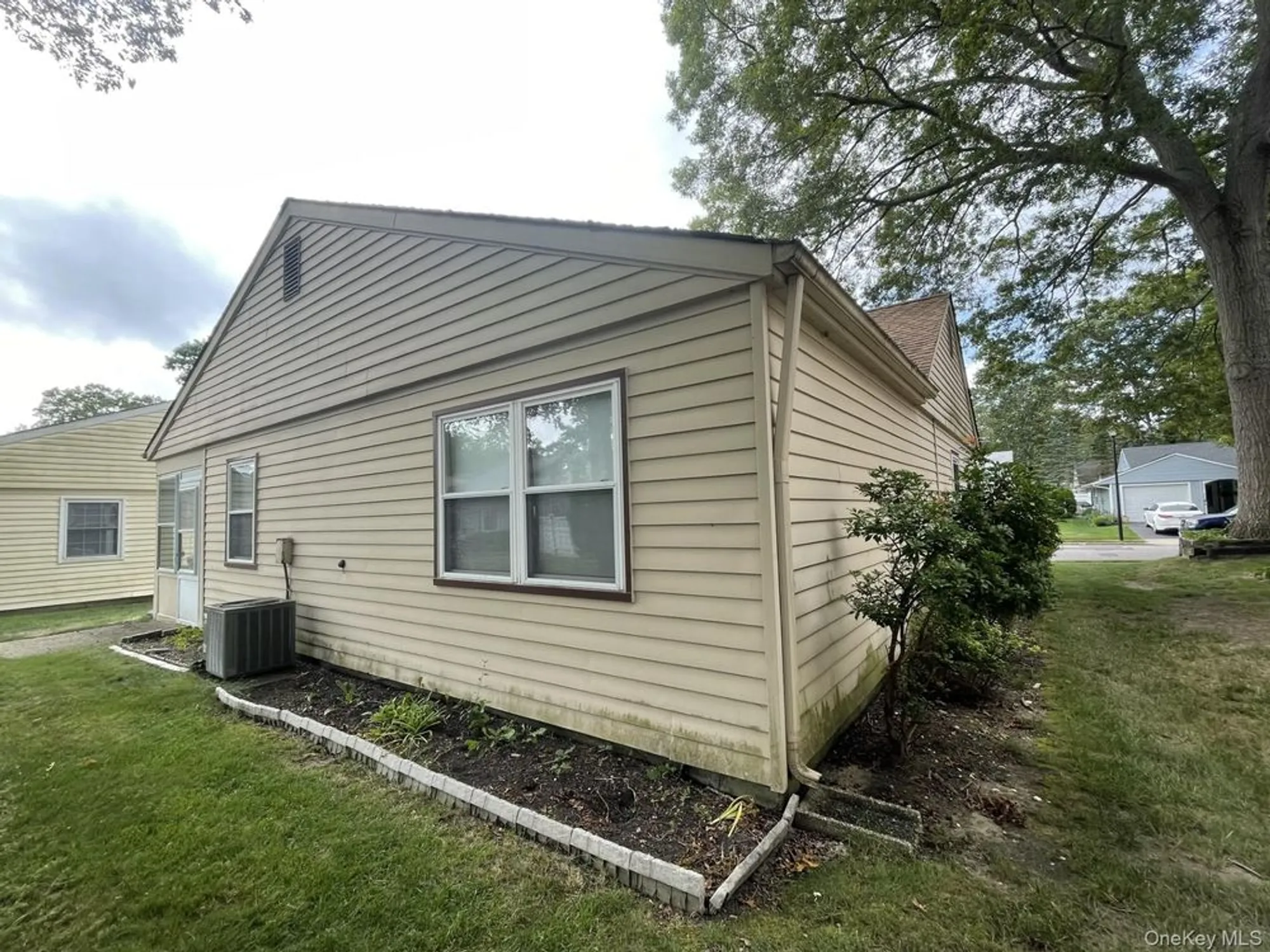 Property Slideshow image 3 of 18 | 323 brownfield dr, Ridge, NY, 11961