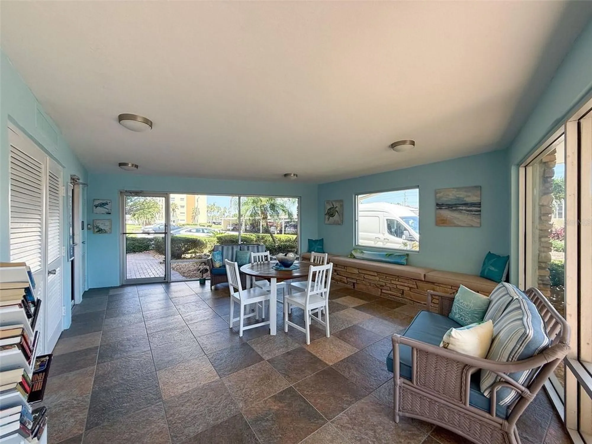 Property Slideshow image 26 of 32 | 4550 cove cir apt 507, St Petersburg, FL, 33708