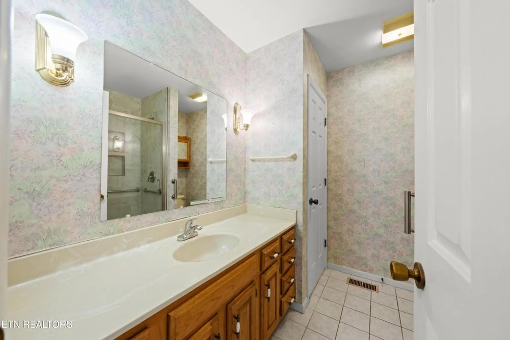 Property Slideshow image 19 of 29 | 238 lakeview dr, Crossville, TN, 38558