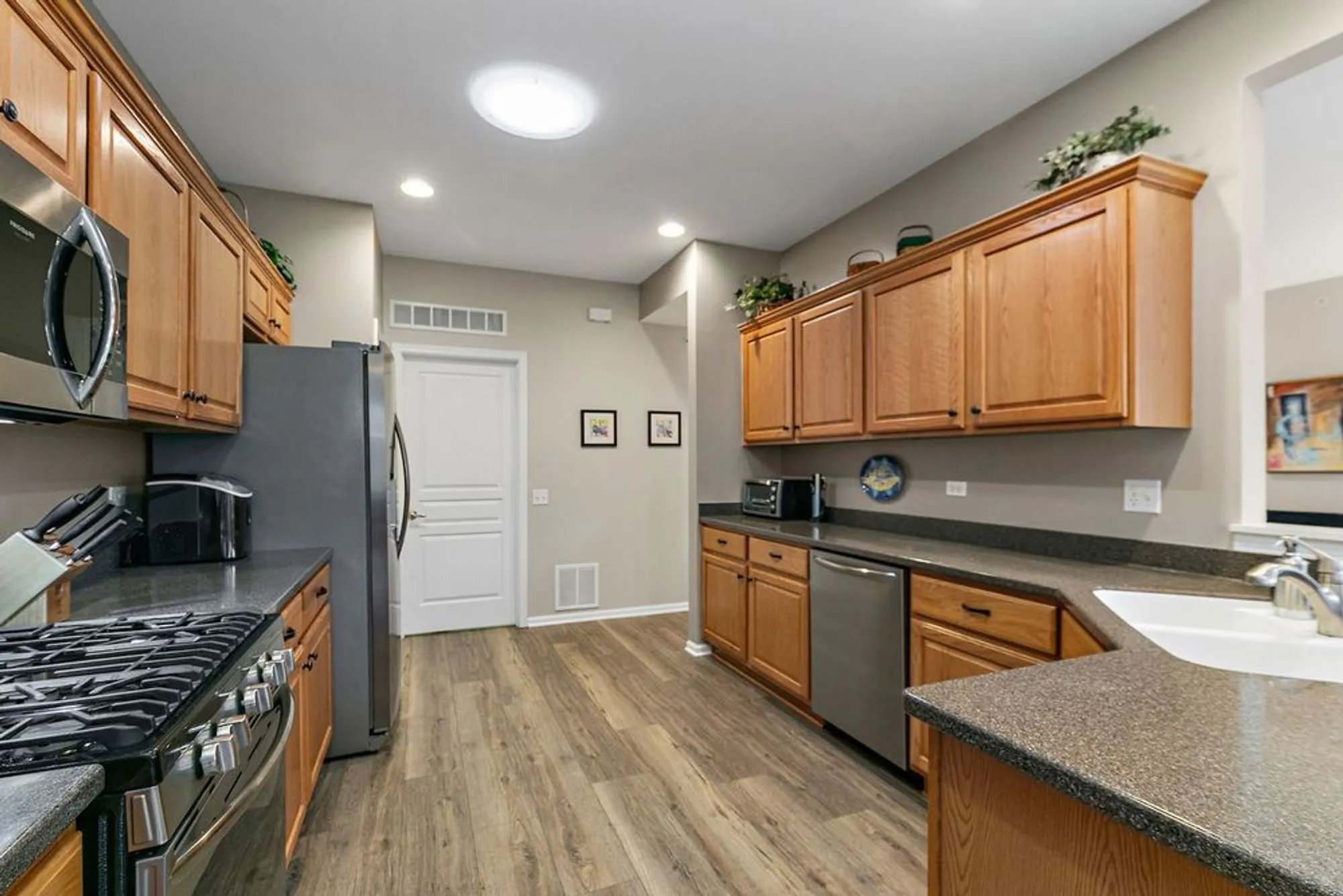 Property Slideshow image 11 of 24 | 13515 ivy dr, Huntley, IL, 60142