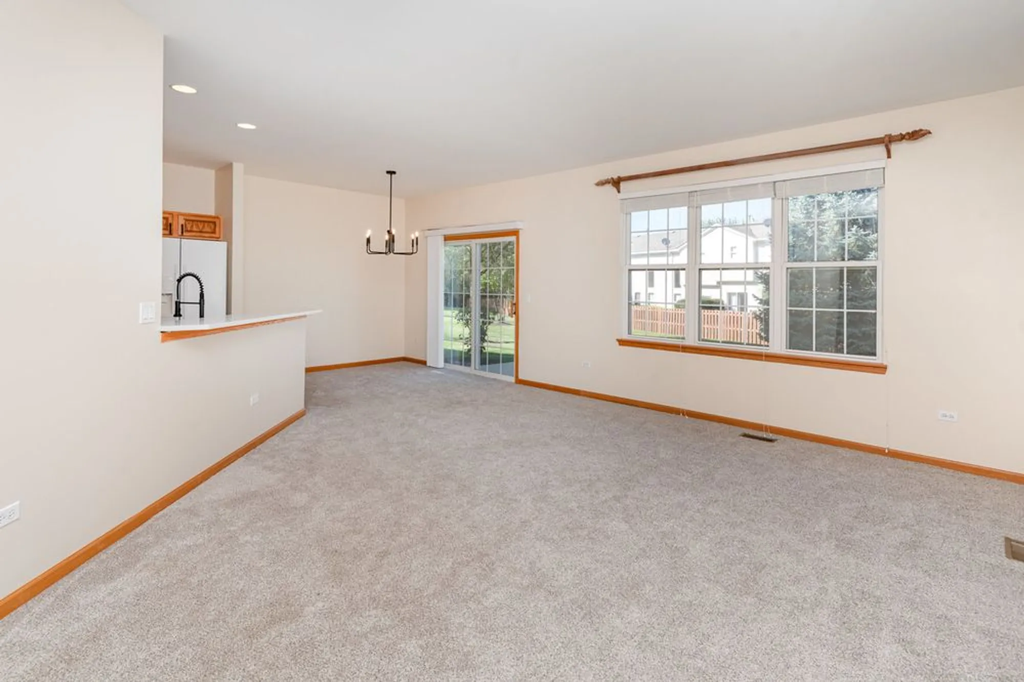 Property Slideshow image 7 of 25 | 16416 crescent lake ct, Crest Hill, IL, 60403