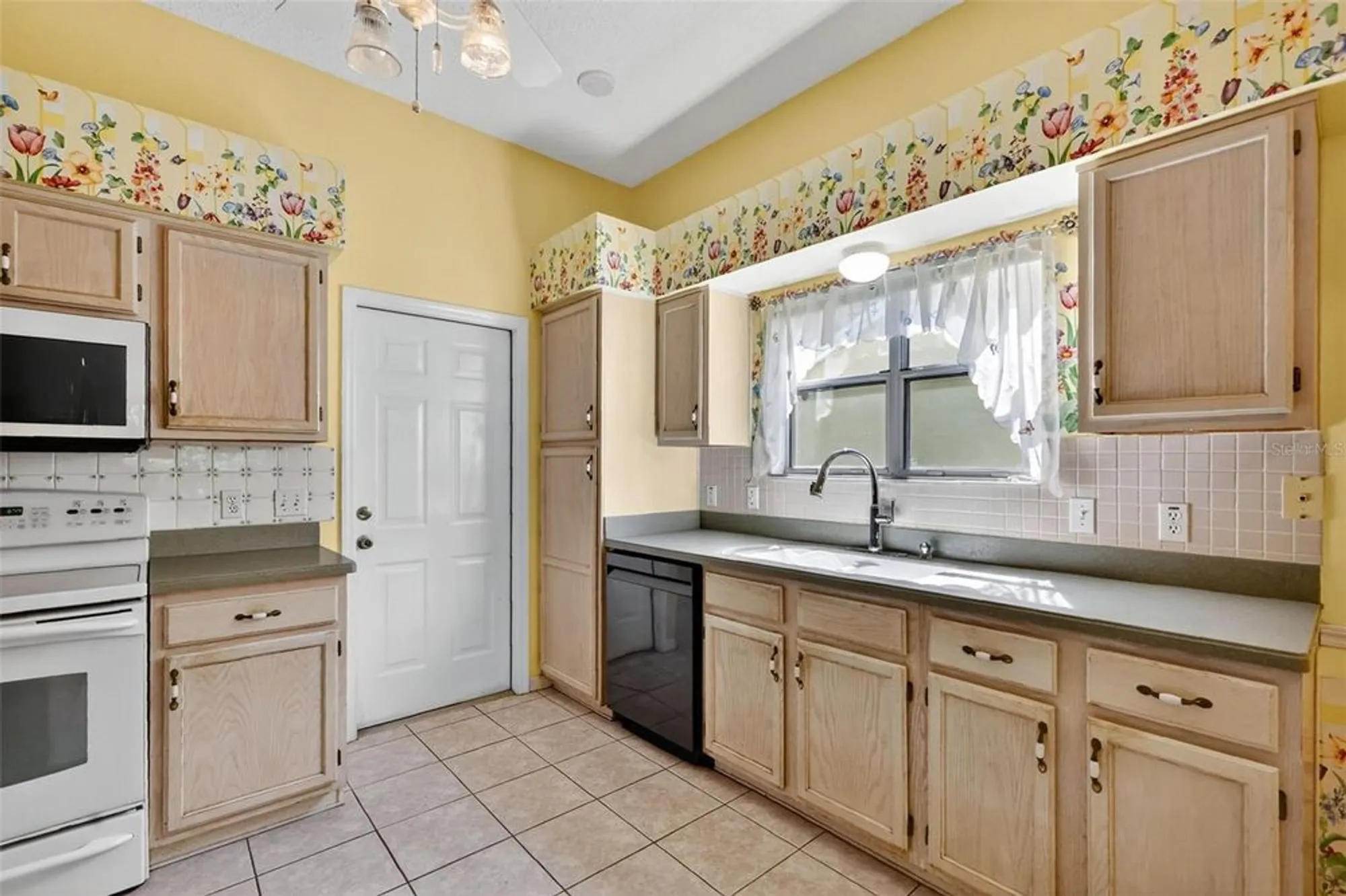Property Slideshow image 18 of 35 | 318 del mar dr, The Villages, FL, 32159