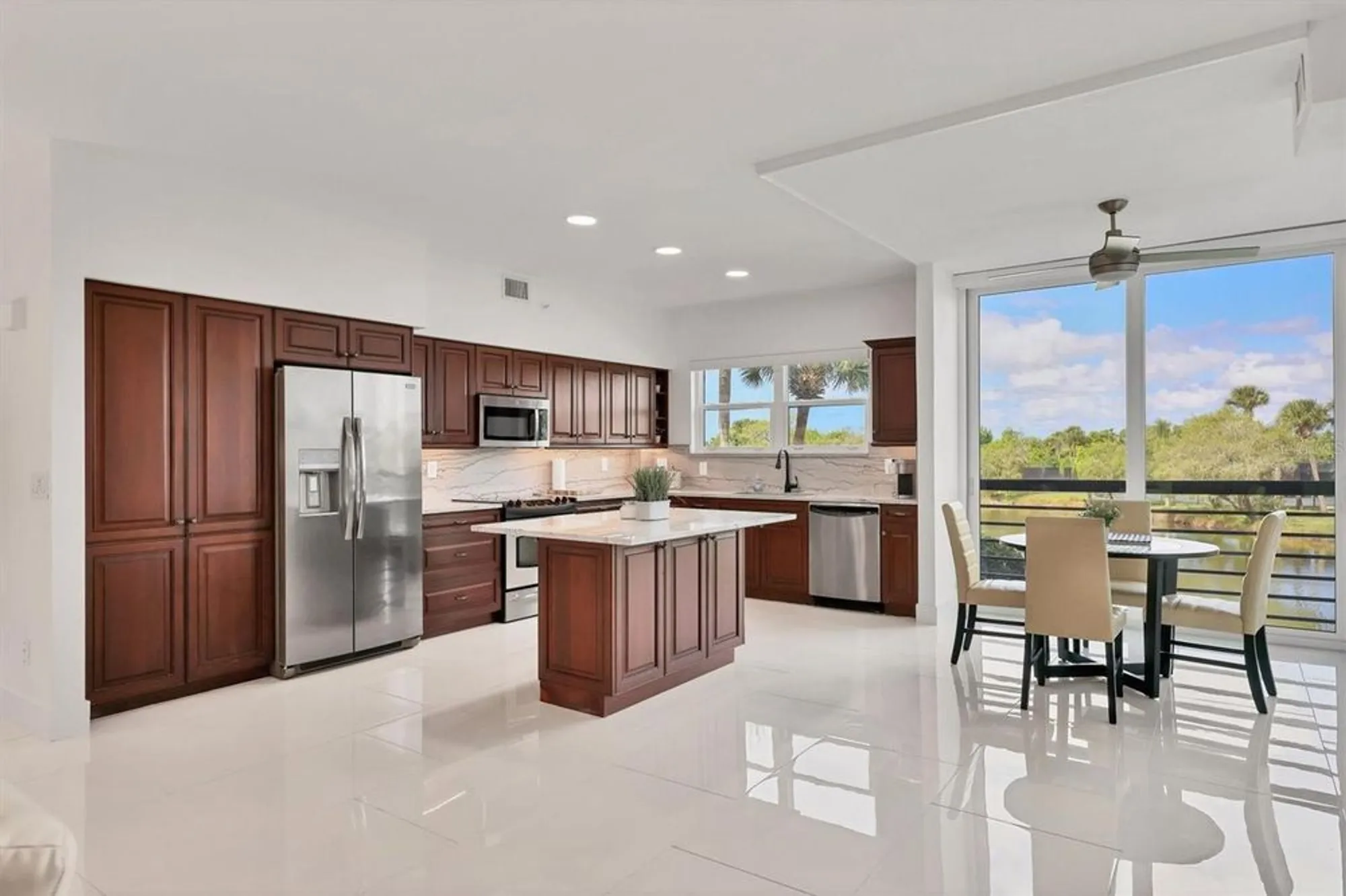 Property Slideshow image 9 of 51 | 5408 eagles point cir apt 102, Sarasota, FL, 34231