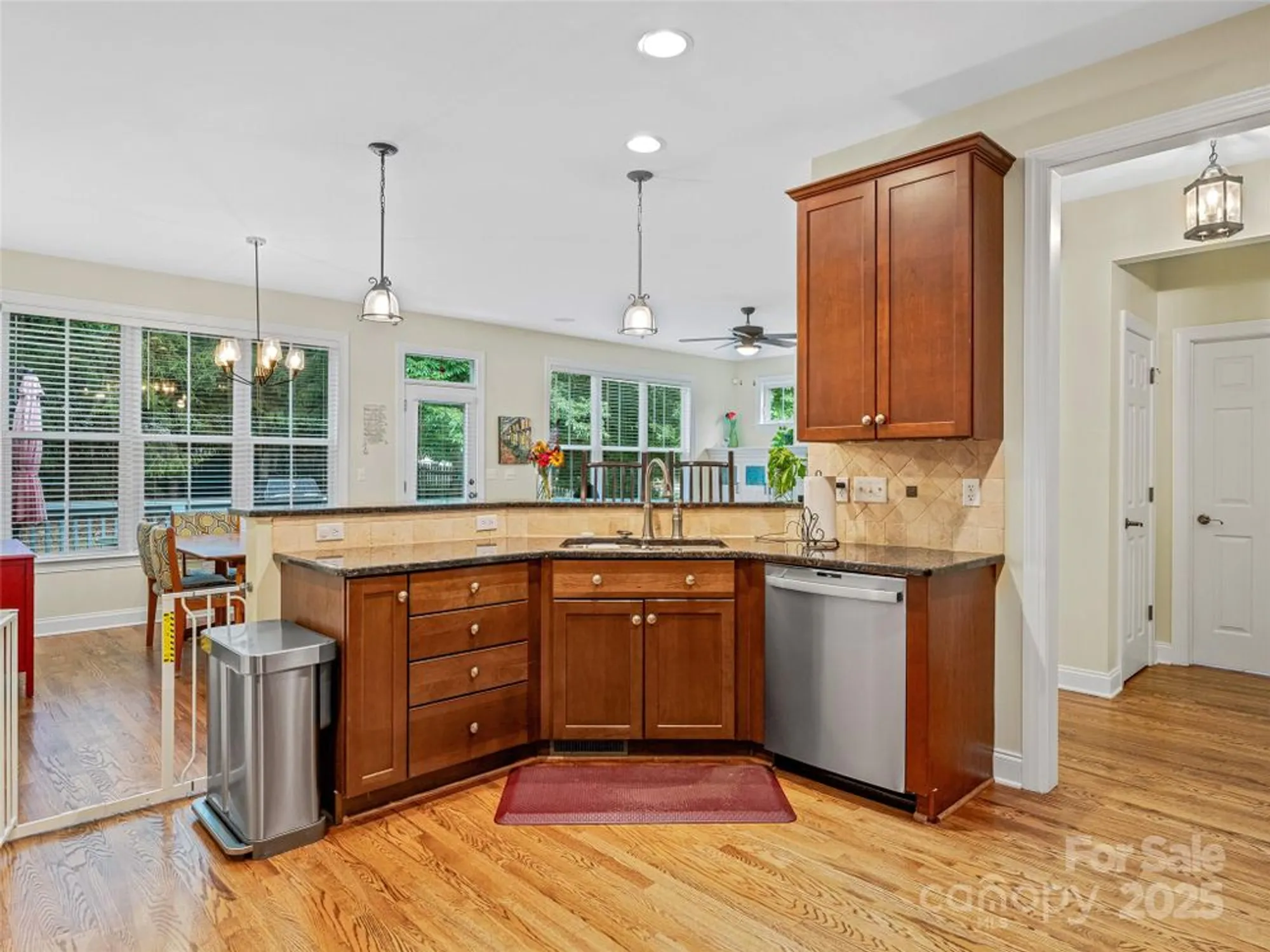Property Slideshow image 13 of 36 | 257 fennel dun cir, Biltmore Lake, NC, 28715