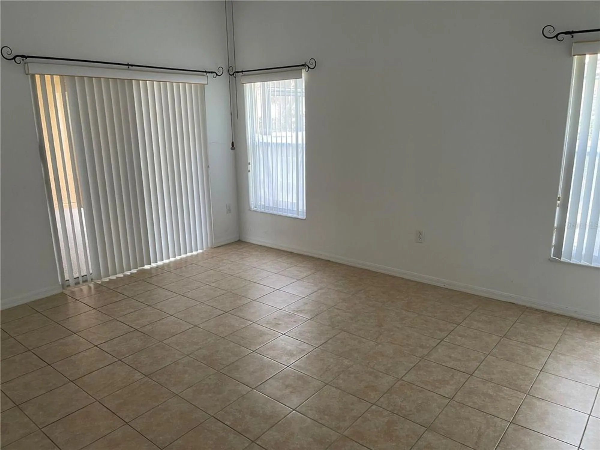 Property Slideshow image 24 of 52 | 572 sienna dr, Poinciana, FL, 34759