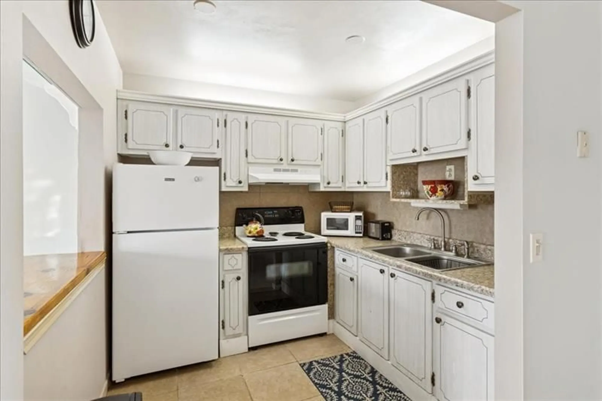 Property Slideshow image 4 of 15 | 95 north blvd apt 2b, Boynton Beach, FL, 33435