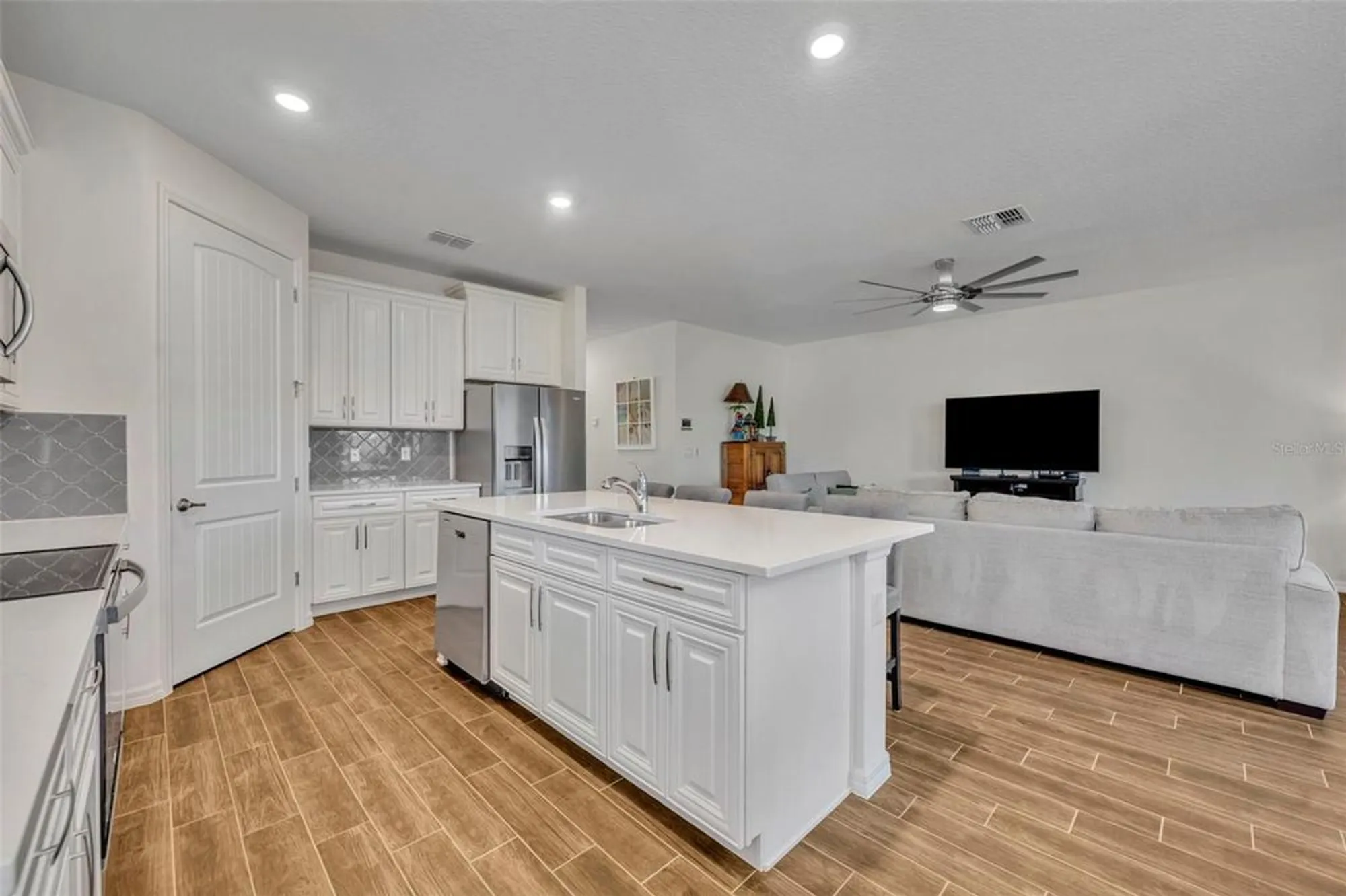 Property Slideshow image 13 of 54 | 17590 blazing star cir, Clermont, FL, 34714