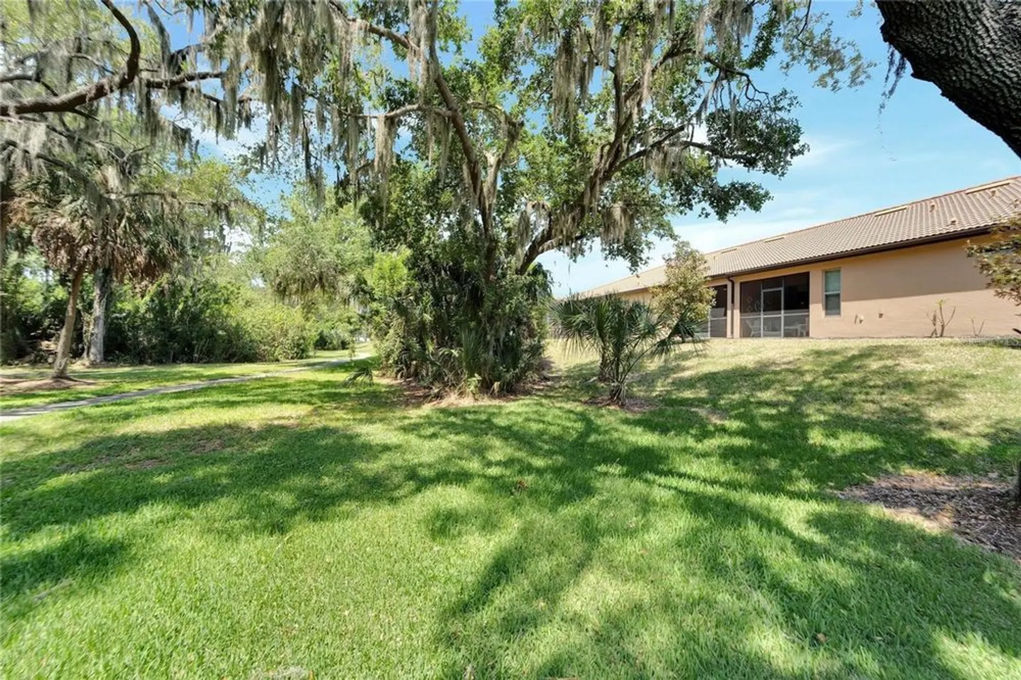 Property Slideshow image 26 of 35 | 428 seneca falls dr, Apollo Beach, FL, 33572