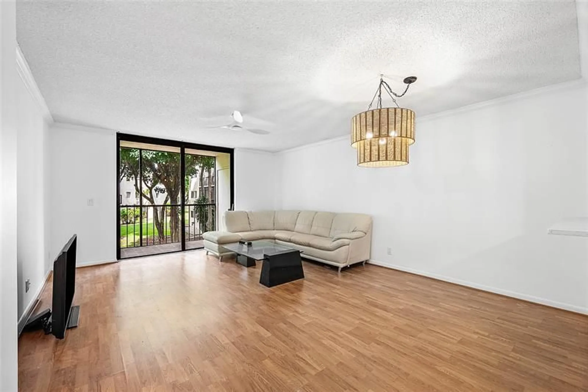 Property Slideshow image 9 of 43 | 5280 las verdes cir 202, Delray Beach, FL, 33484