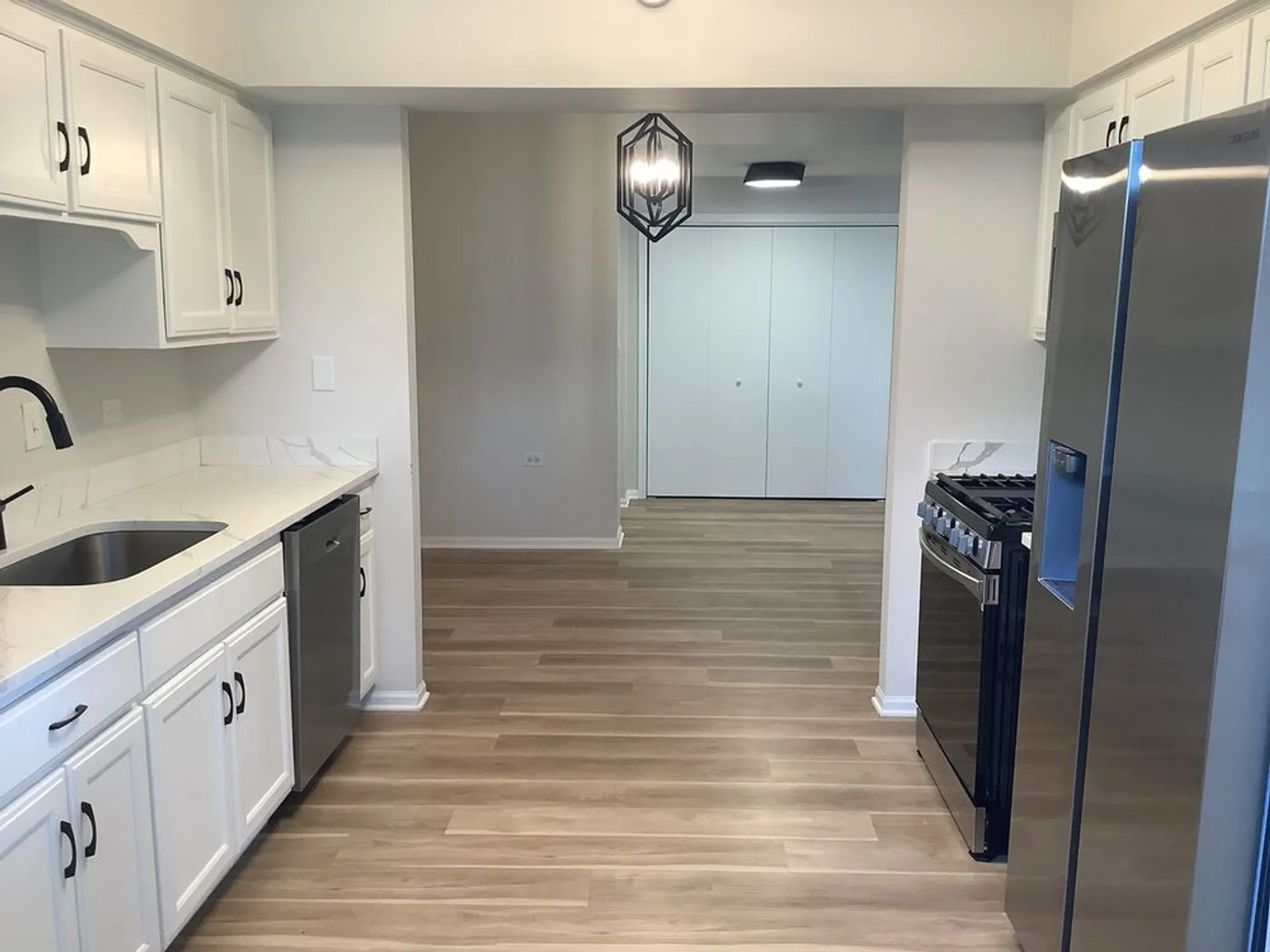 Property Slideshow image 6 of 25 | 6241 misty pines dr unit 1, Tinley Park, IL, 60477