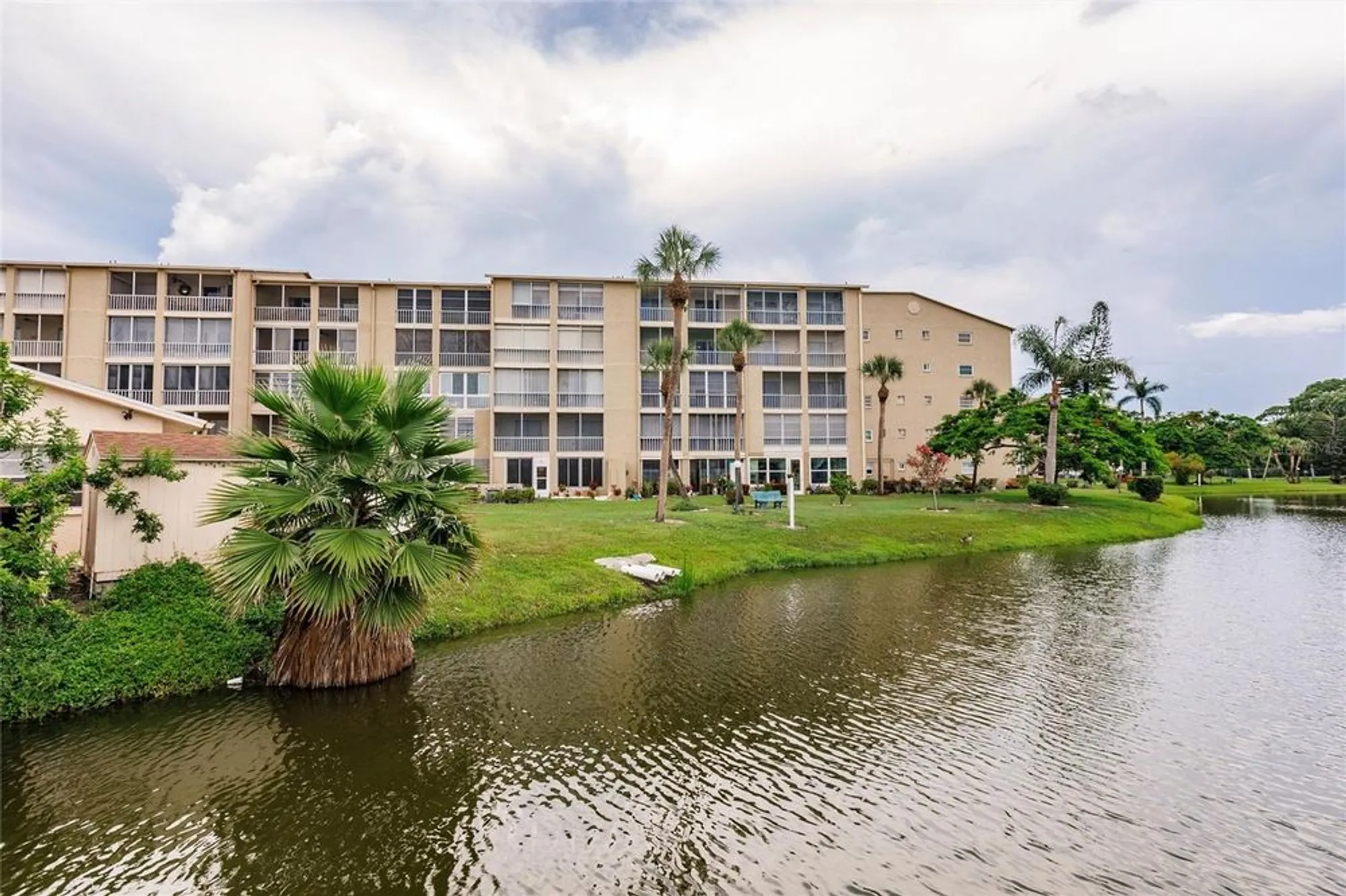 Property Slideshow image 56 of 64 | 3635 lake bayshore dr j-410, Bradenton, FL, 34205