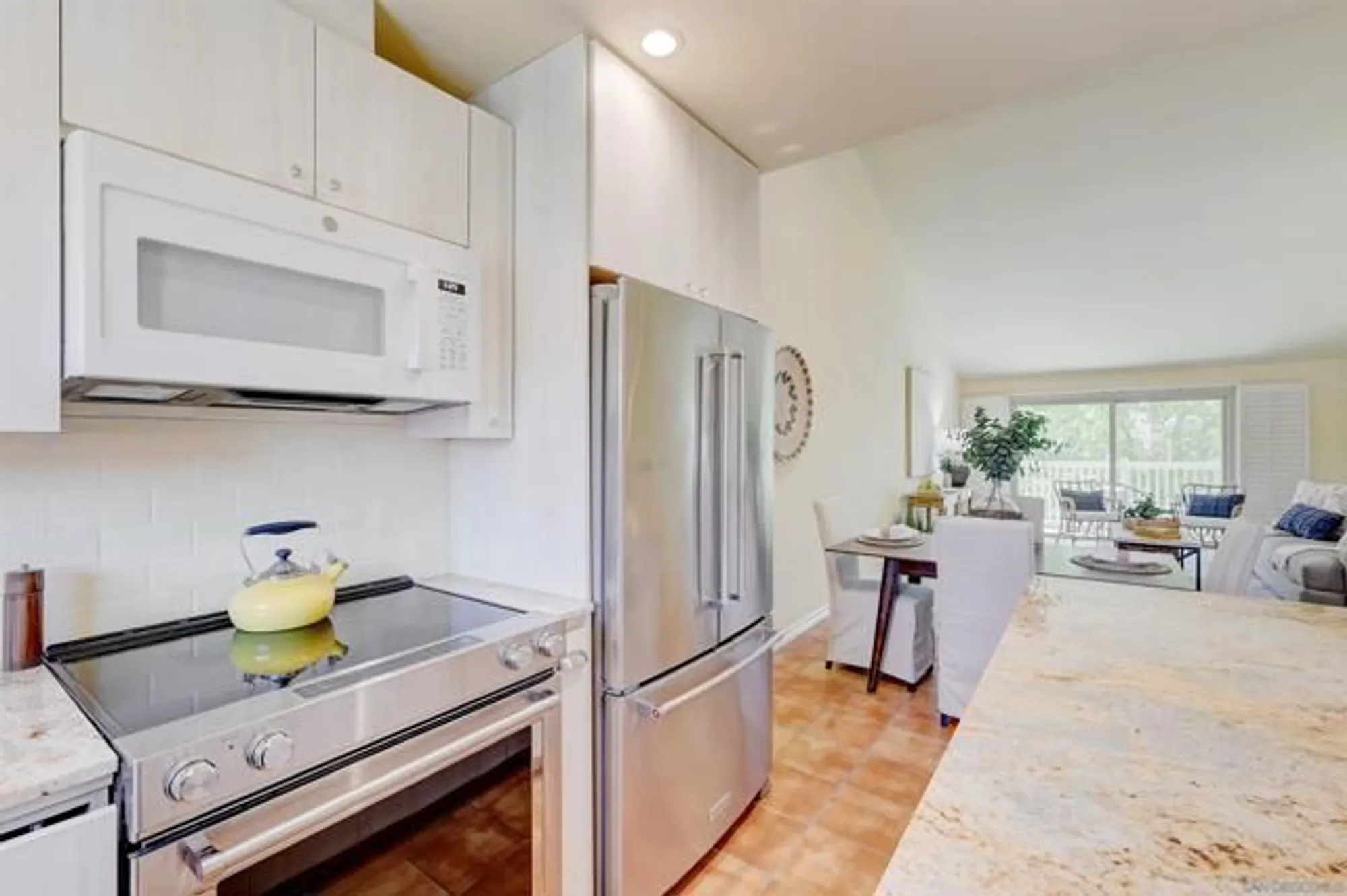 Property Slideshow image 14 of 48 | 1982 fairlee dr, Encinitas, CA, 92024