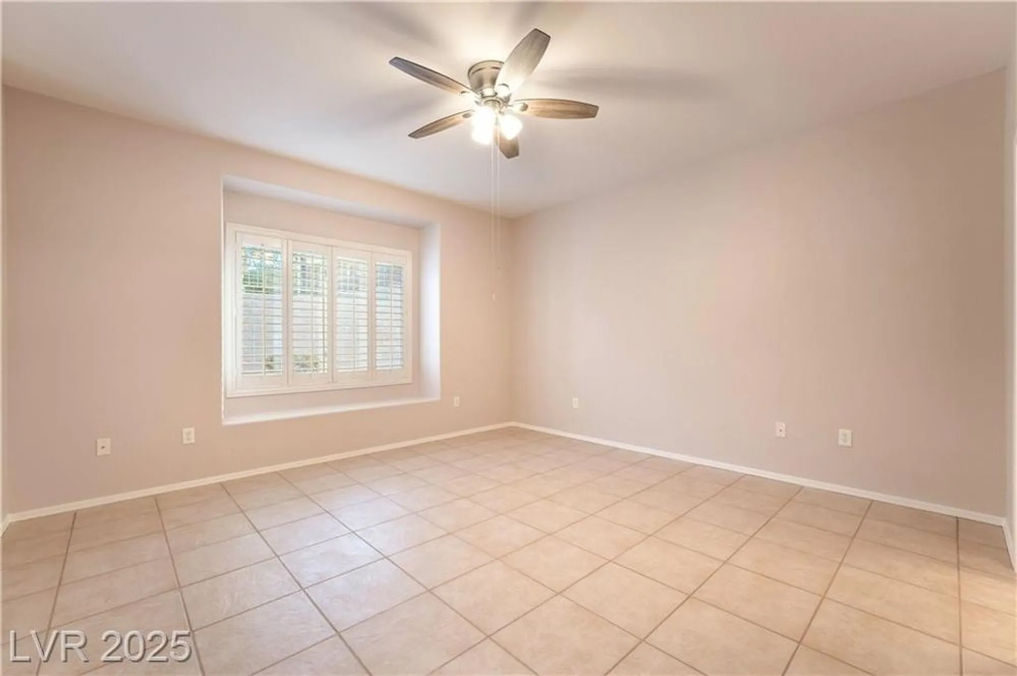 Property Slideshow image 6 of 52 | 2810 meadow park ave, Henderson, NV, 89052