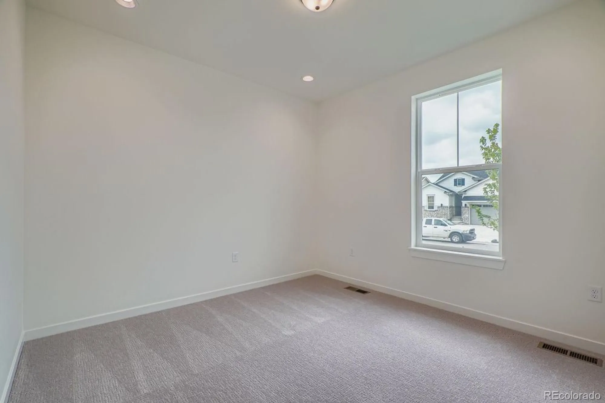 Property Slideshow image 19 of 28 | 8925 s riviera way, Aurora, CO, 80016