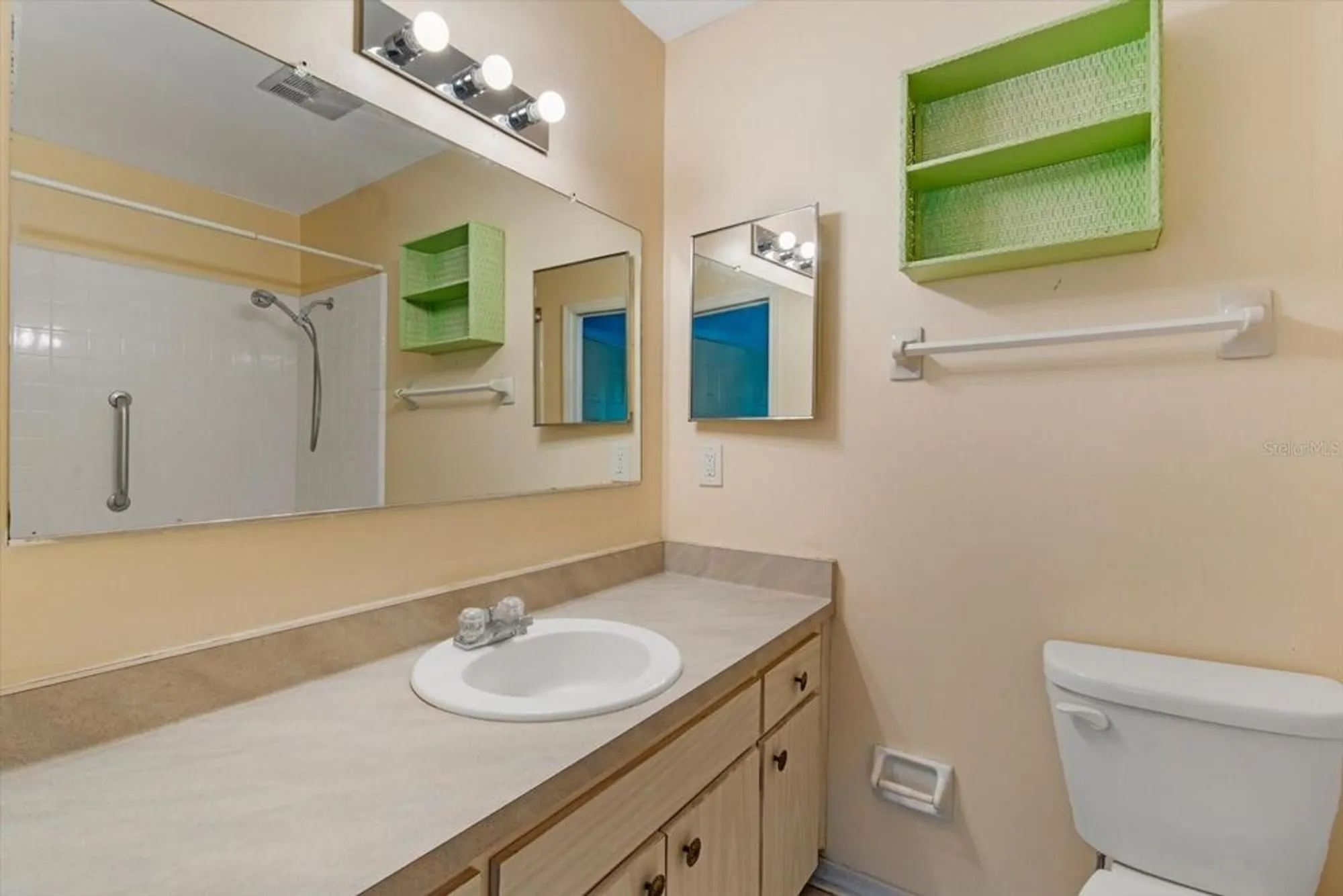 Property Slideshow image 13 of 25 | 2205 grenadier dr, Sun City Center, FL, 33573